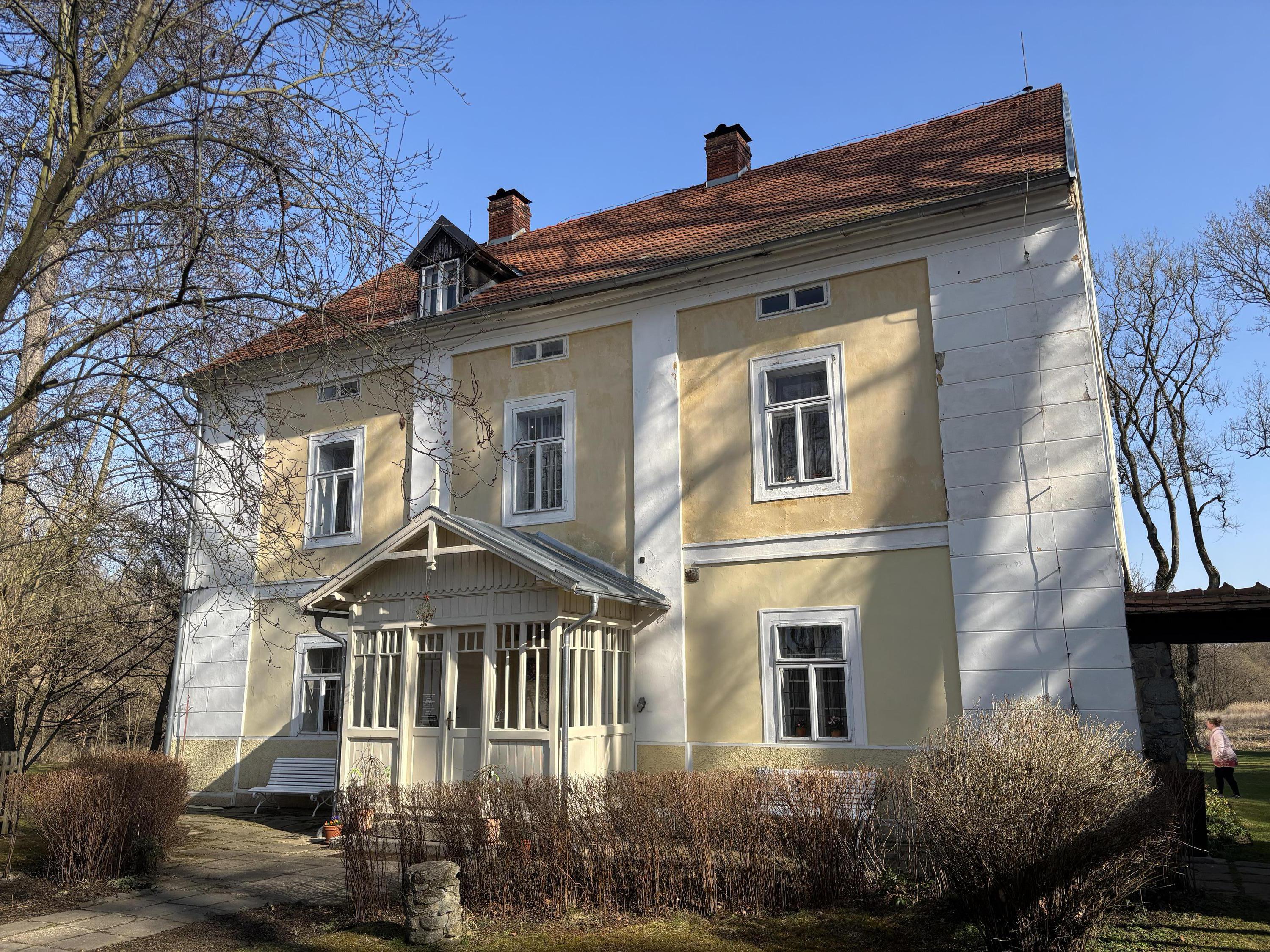 Památník Karla Čapka ve Staré Huti u Dobříše