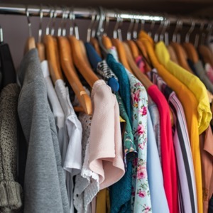 Prodej textilu, oděvů a obuvi