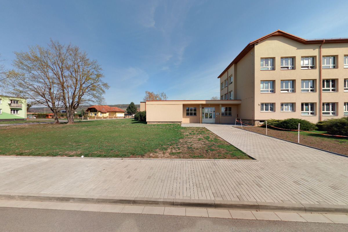 ZŠ Eduarda Štorcha a MŠ Ostroměř