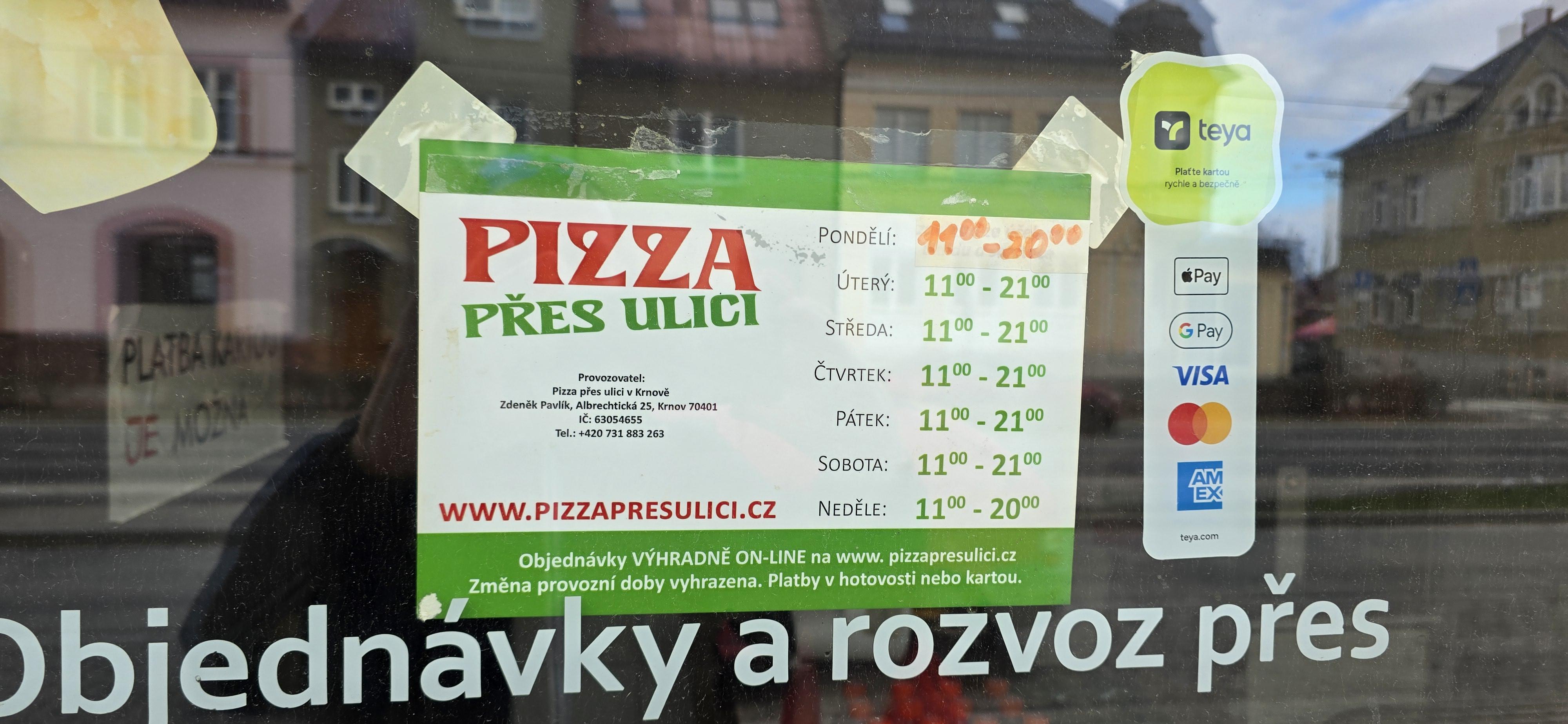 Pizza přes ulici foto 5