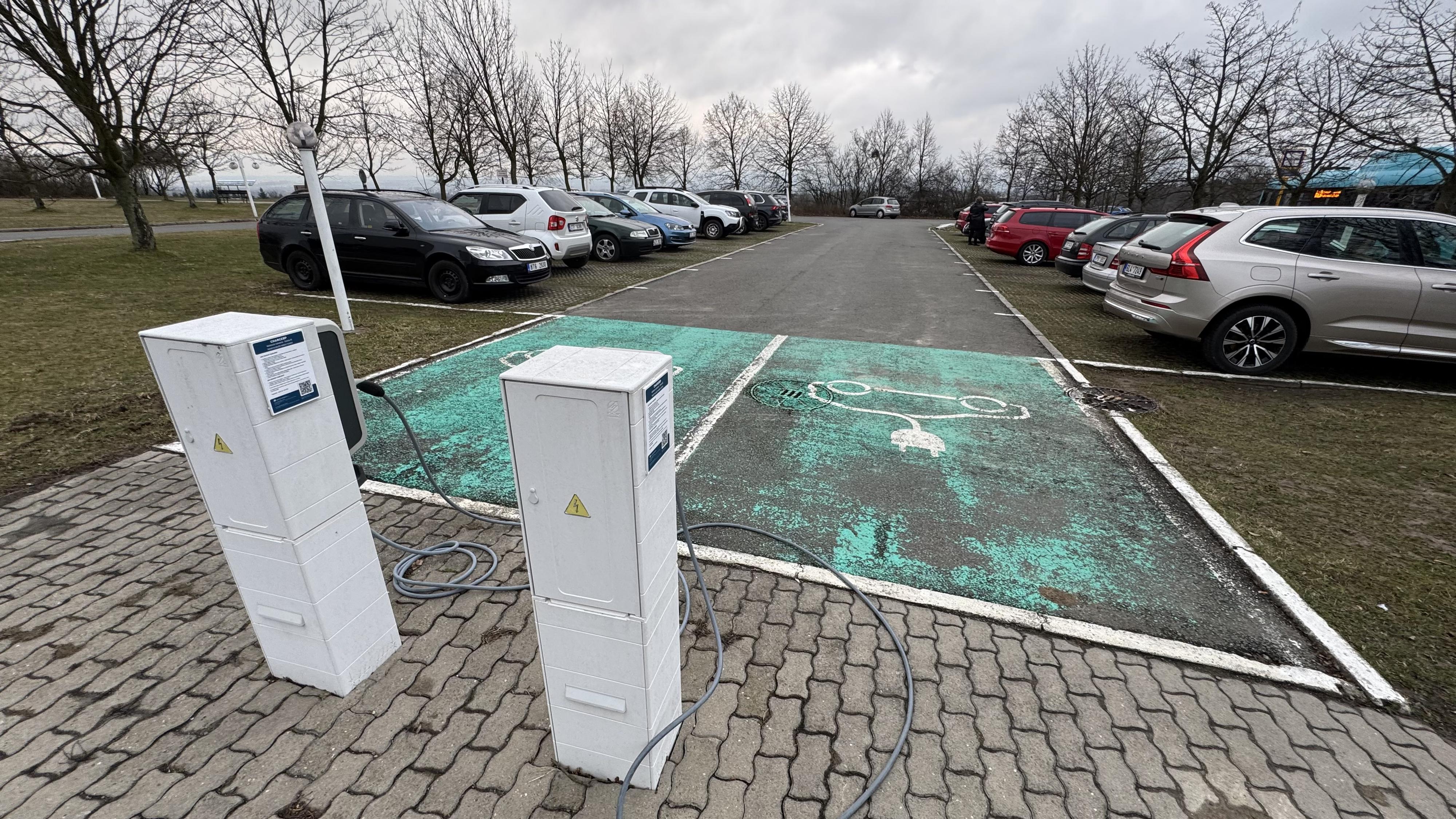 ChargeUp - nabíjecí stanice foto 3