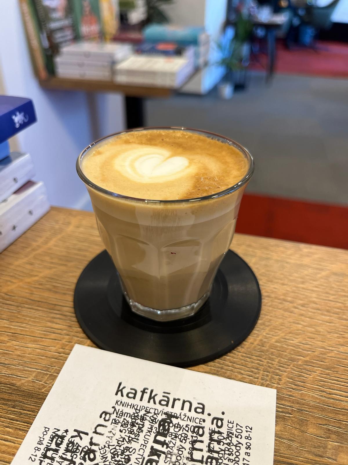 kafkárna - KNIHY. KAFE. KLID. foto 3