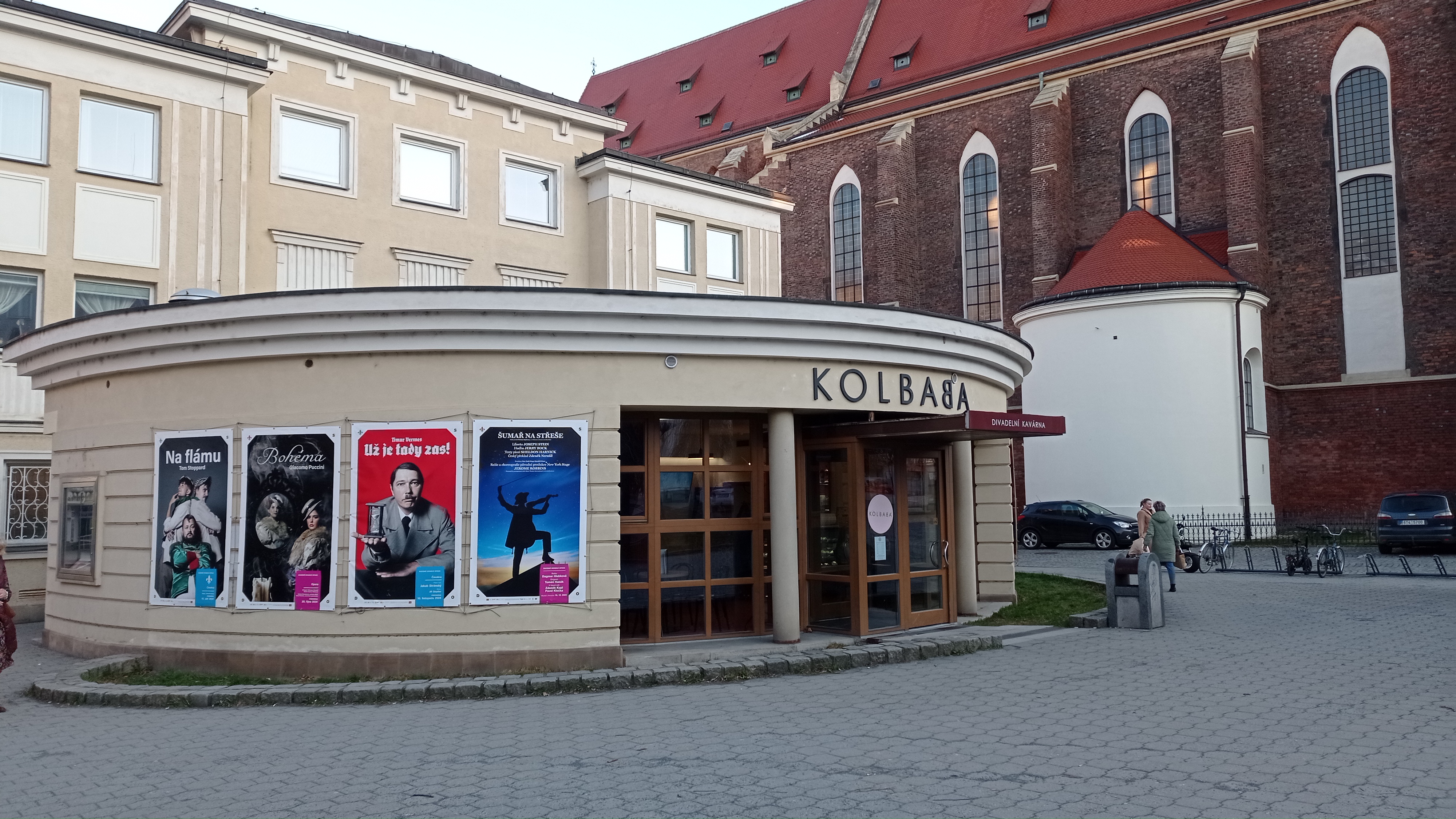 Kavárna u divadla foto 4
