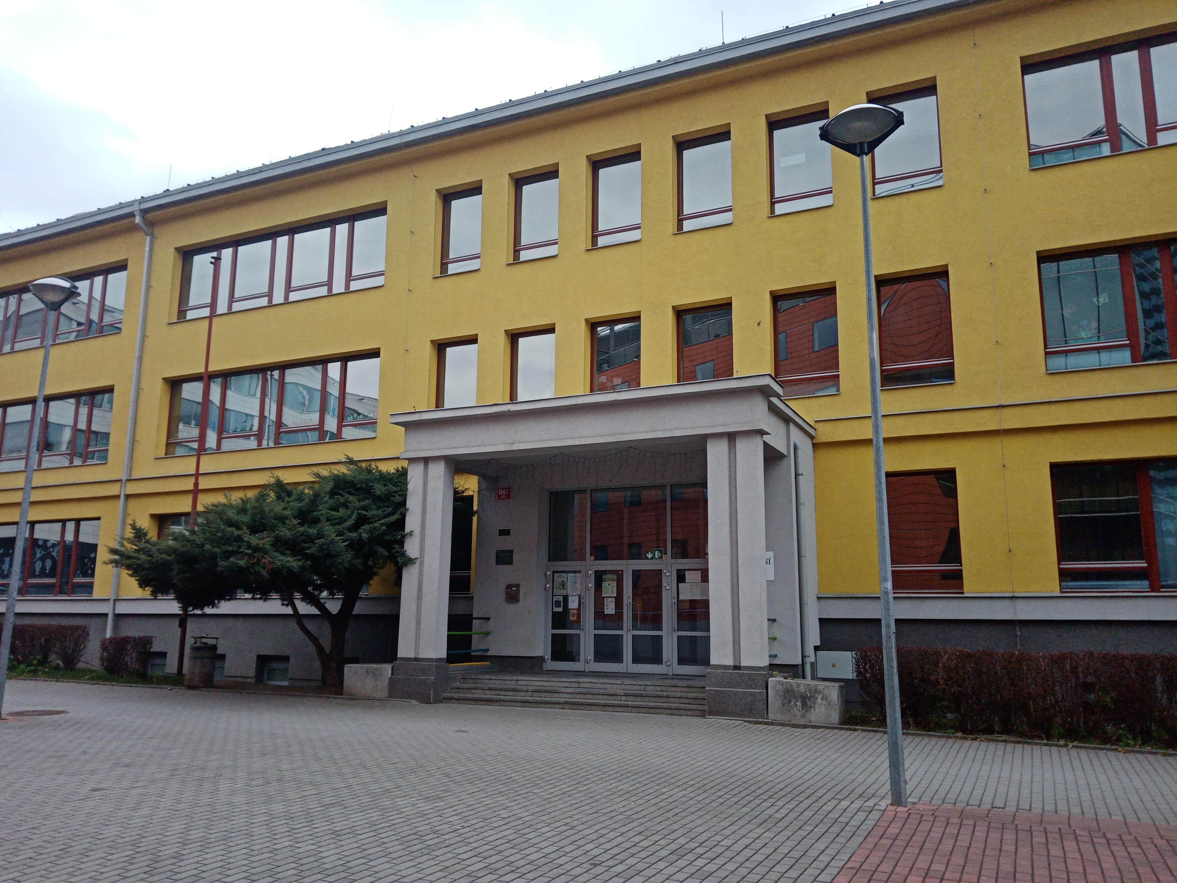 ZŠ Praha 4, Poláčkova foto 2