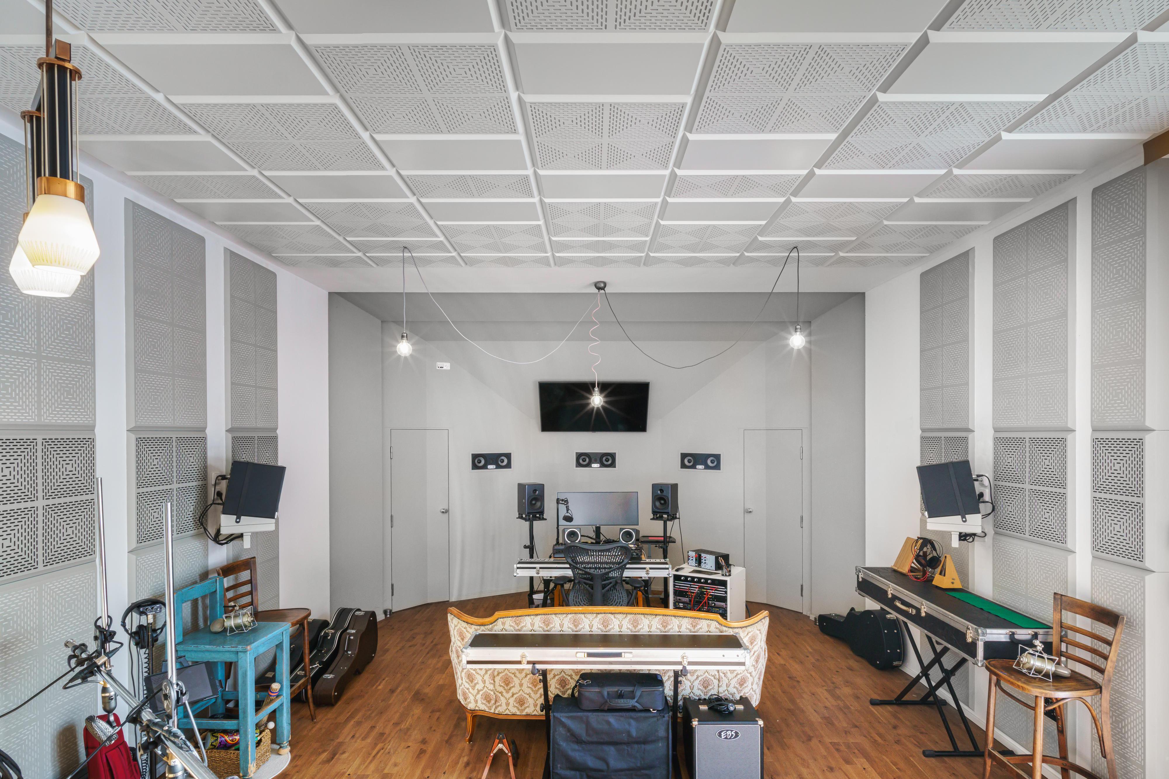 Zkušebny a nahrávací studia