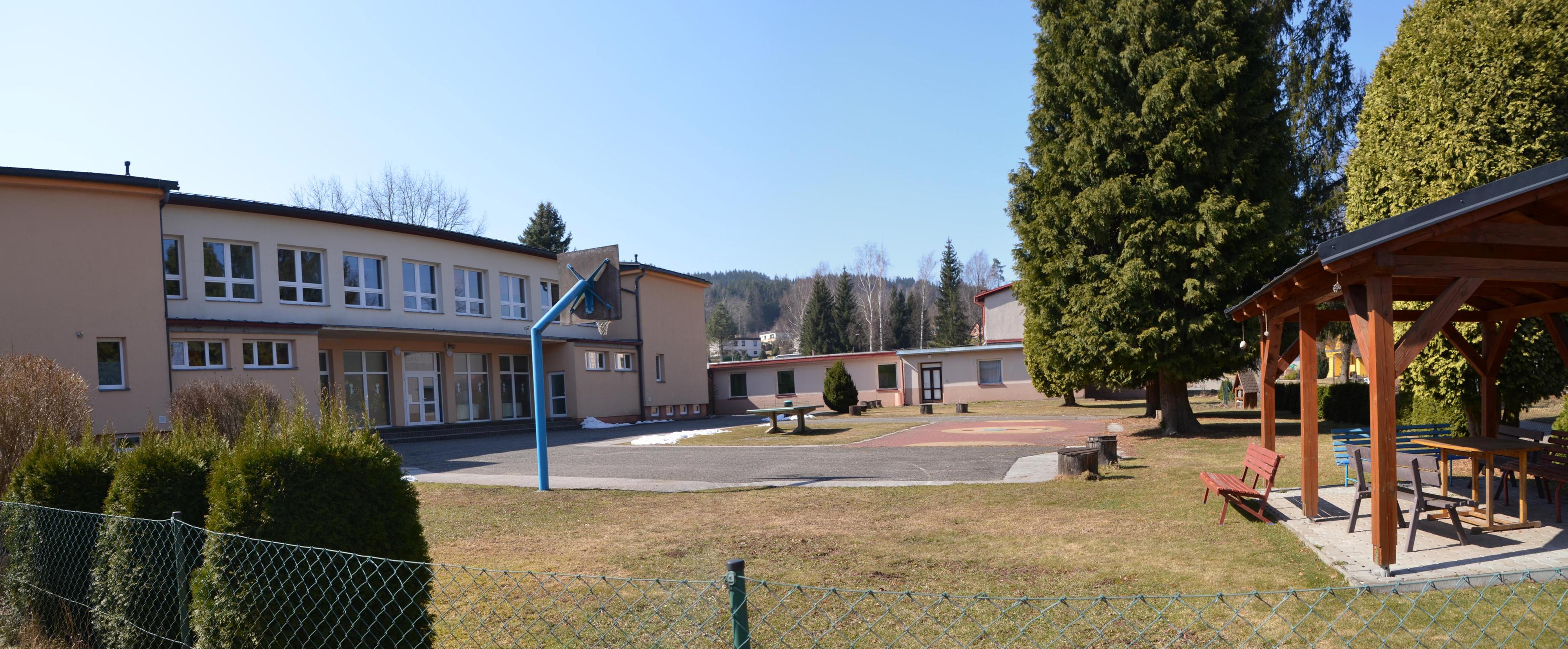 Základní škola a Mateřská škola, Radvanice, okres Trutnov foto 4