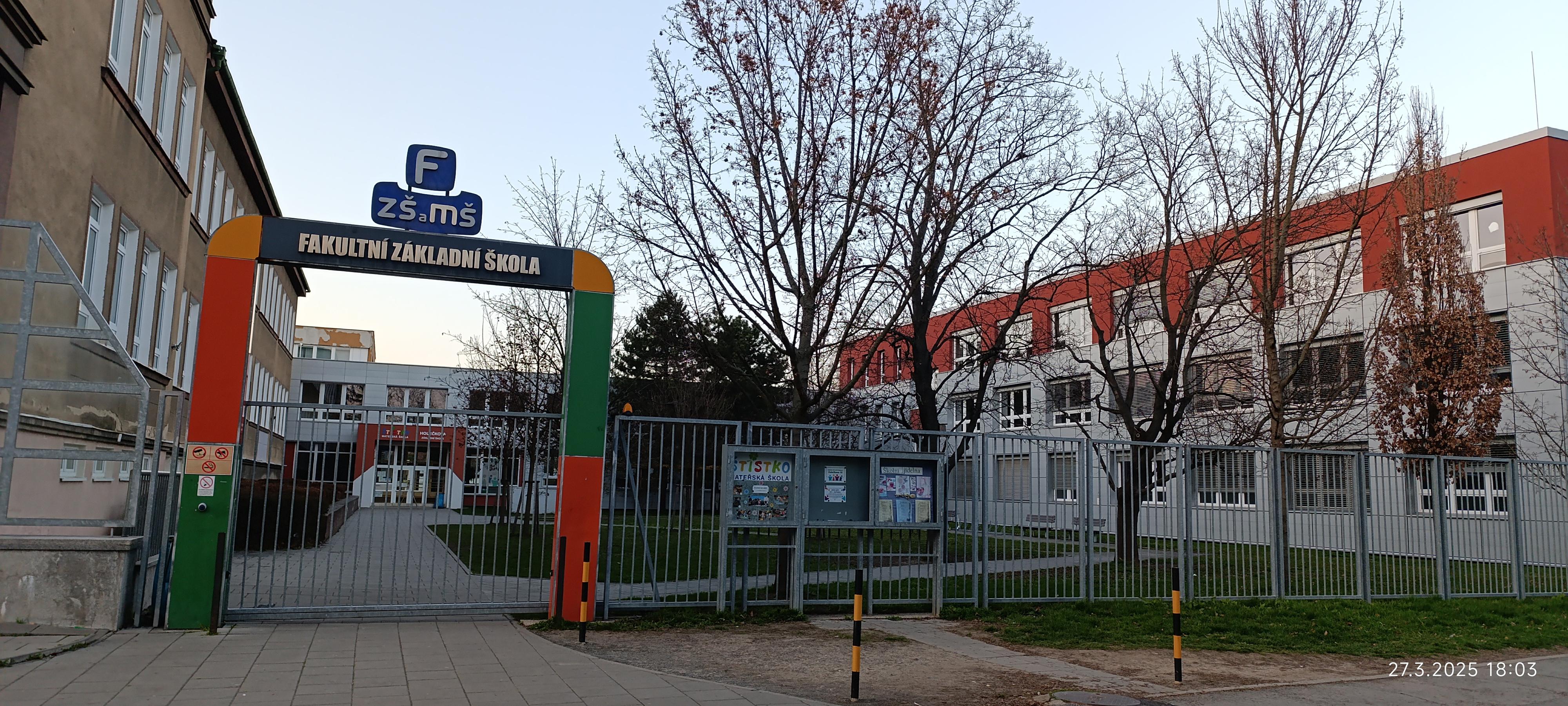 Fakultní ZŠ a MŠ Olomouc Holečkova foto 3