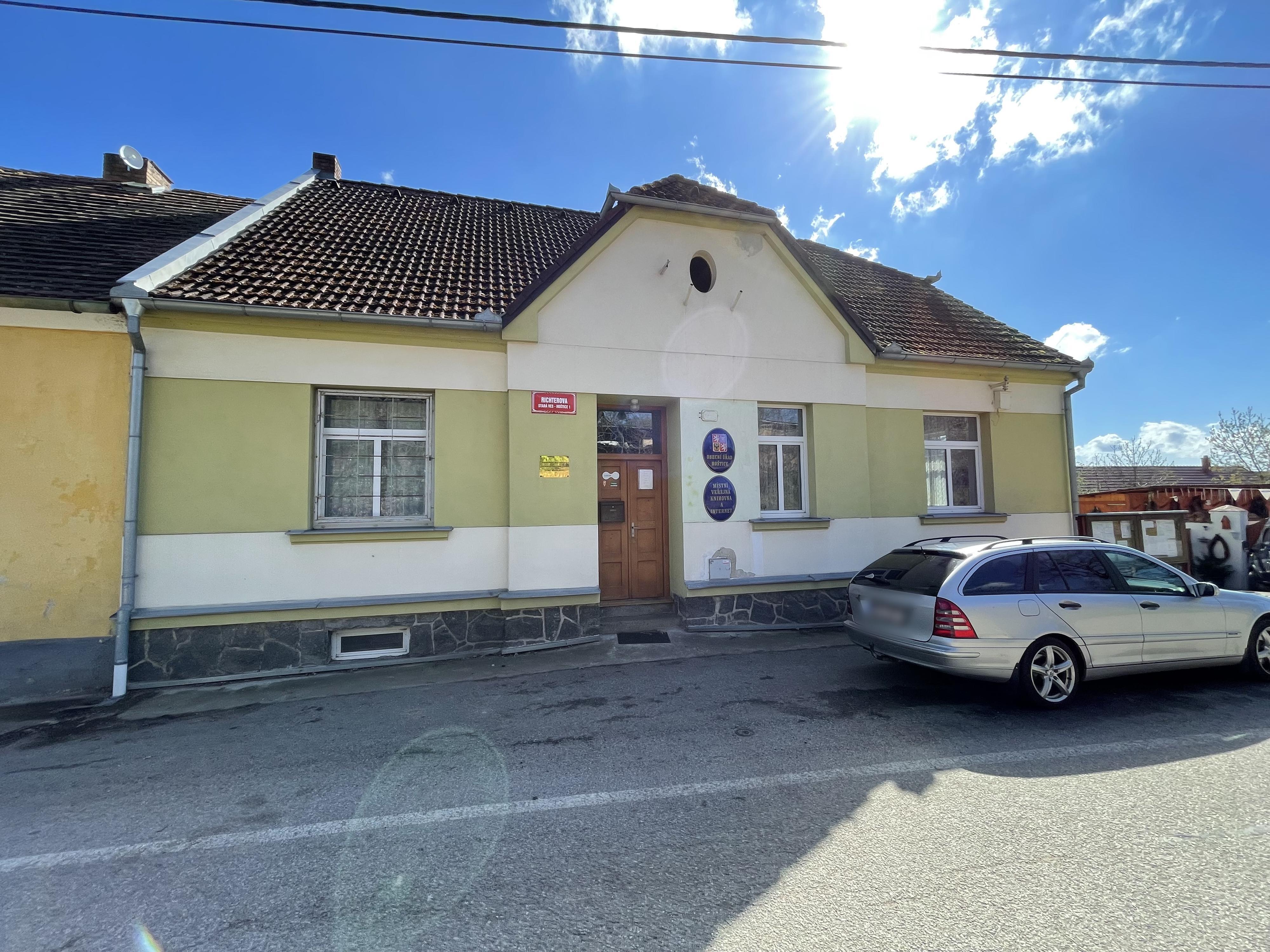 Hoštice - obecní úřad foto 2