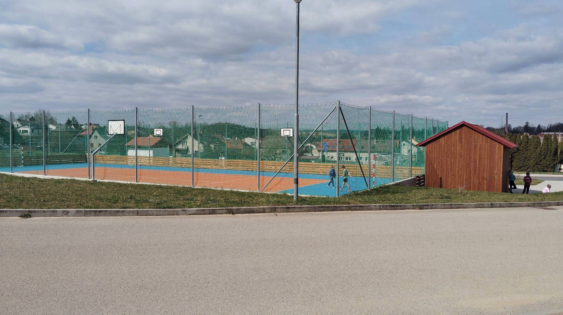 Víceúčelové hřiště K Sasiňáku foto 3