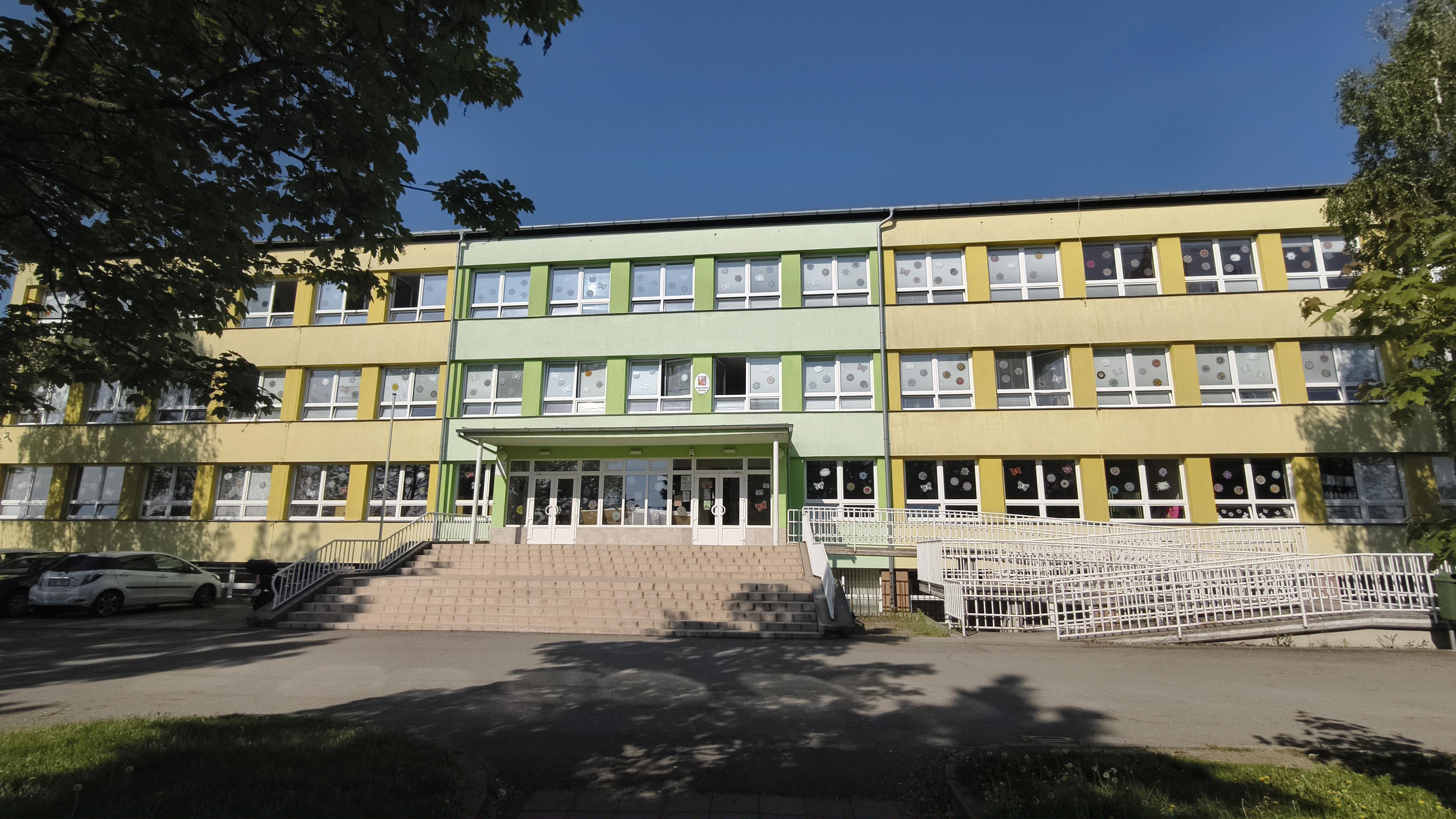 Základní škola Tvrdonice foto 1