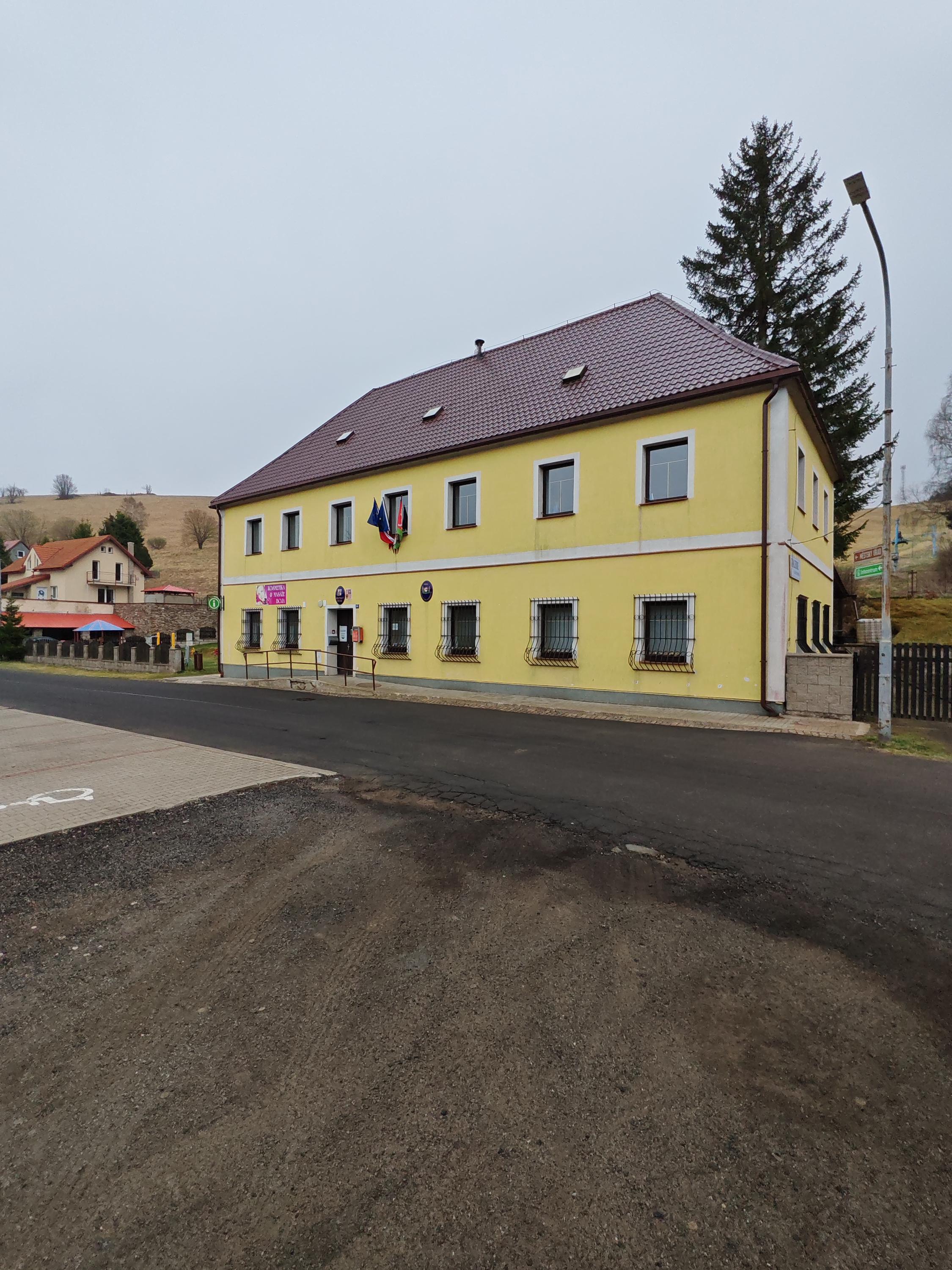 Loučná pod Klínovcem - městský úřad foto 2