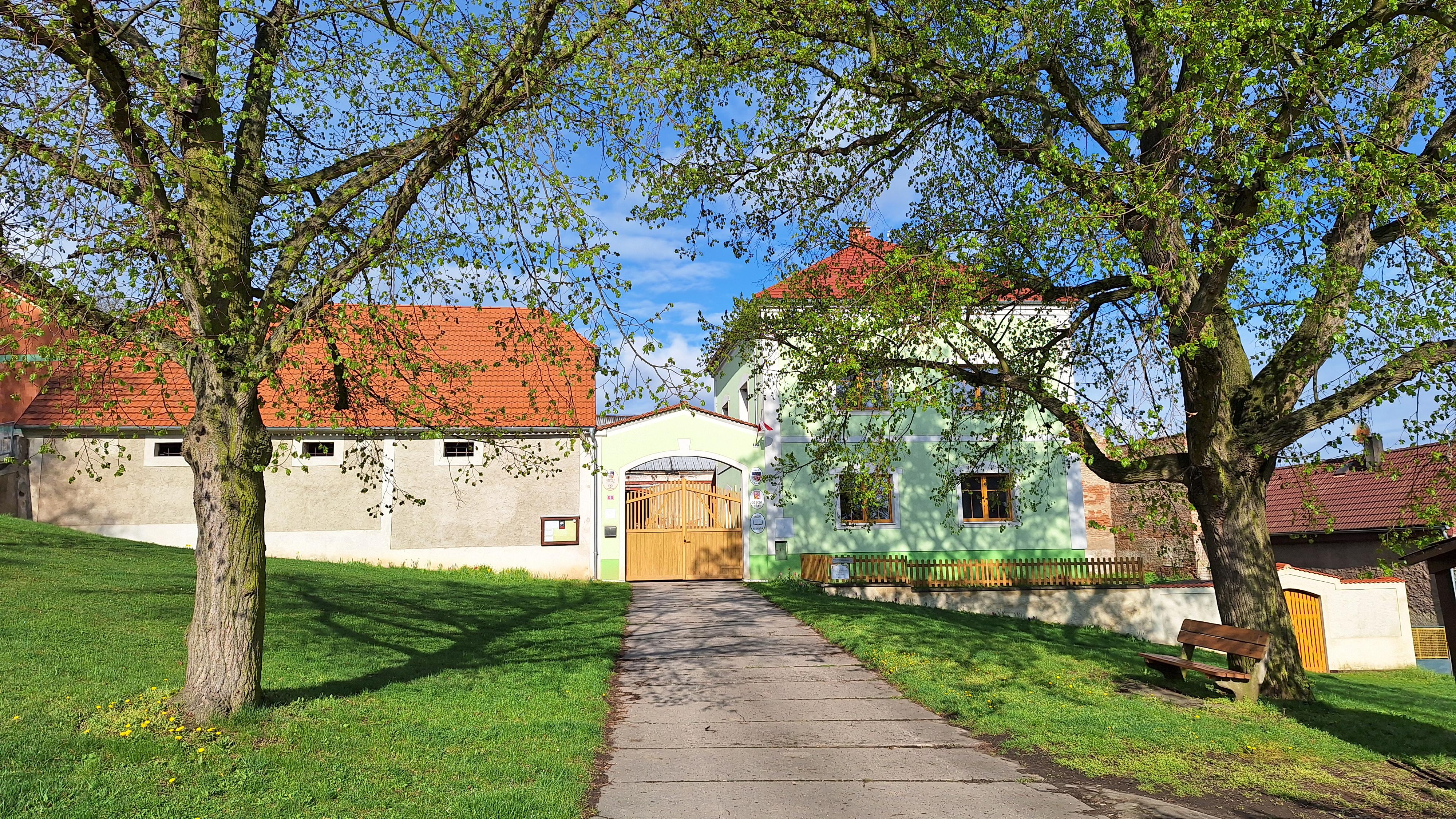 Libovice - obecní úřad foto 2