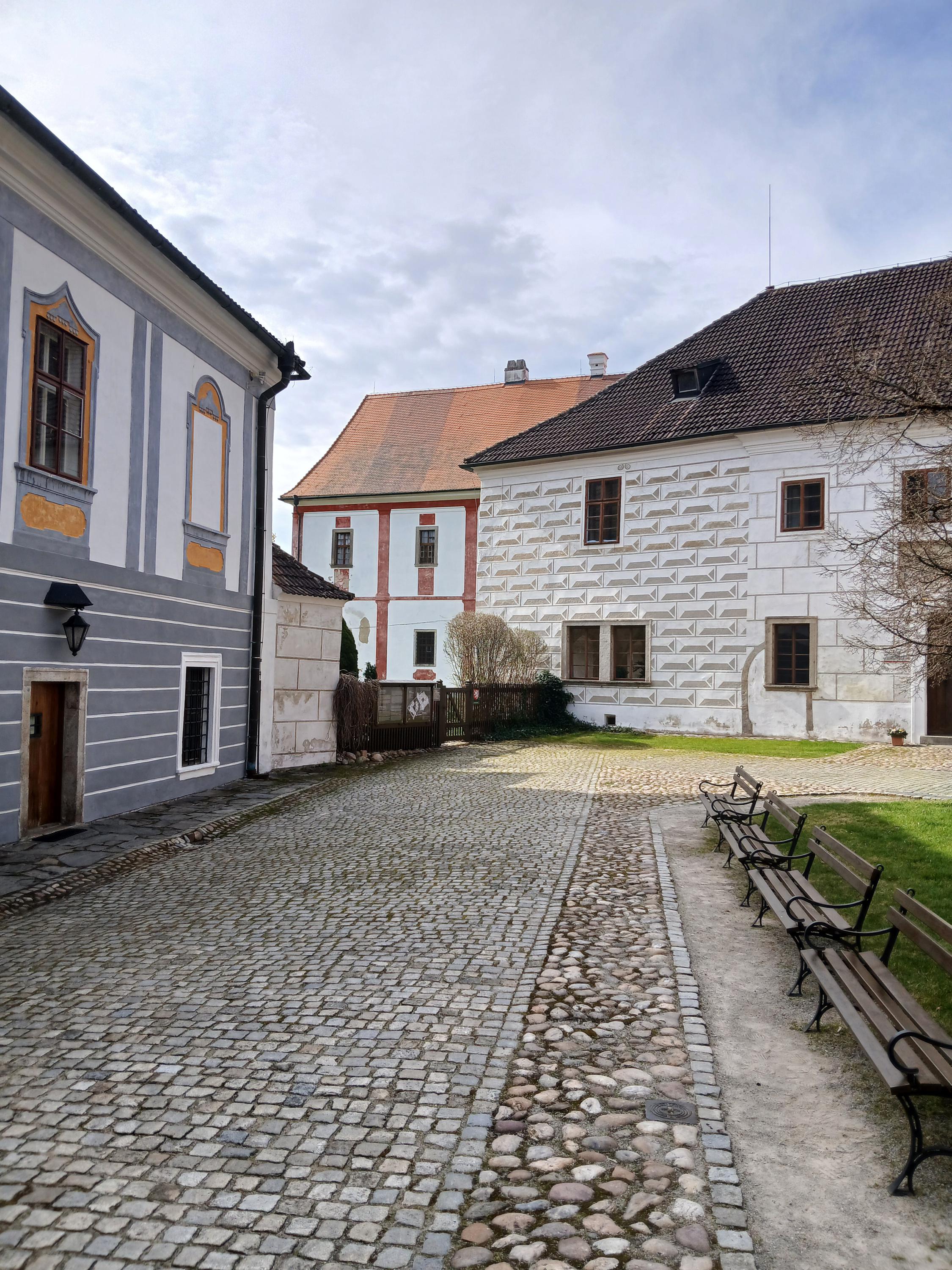 Jihočeská vědecká knihovna - Oddělení rukopisů a starých tisků foto 3