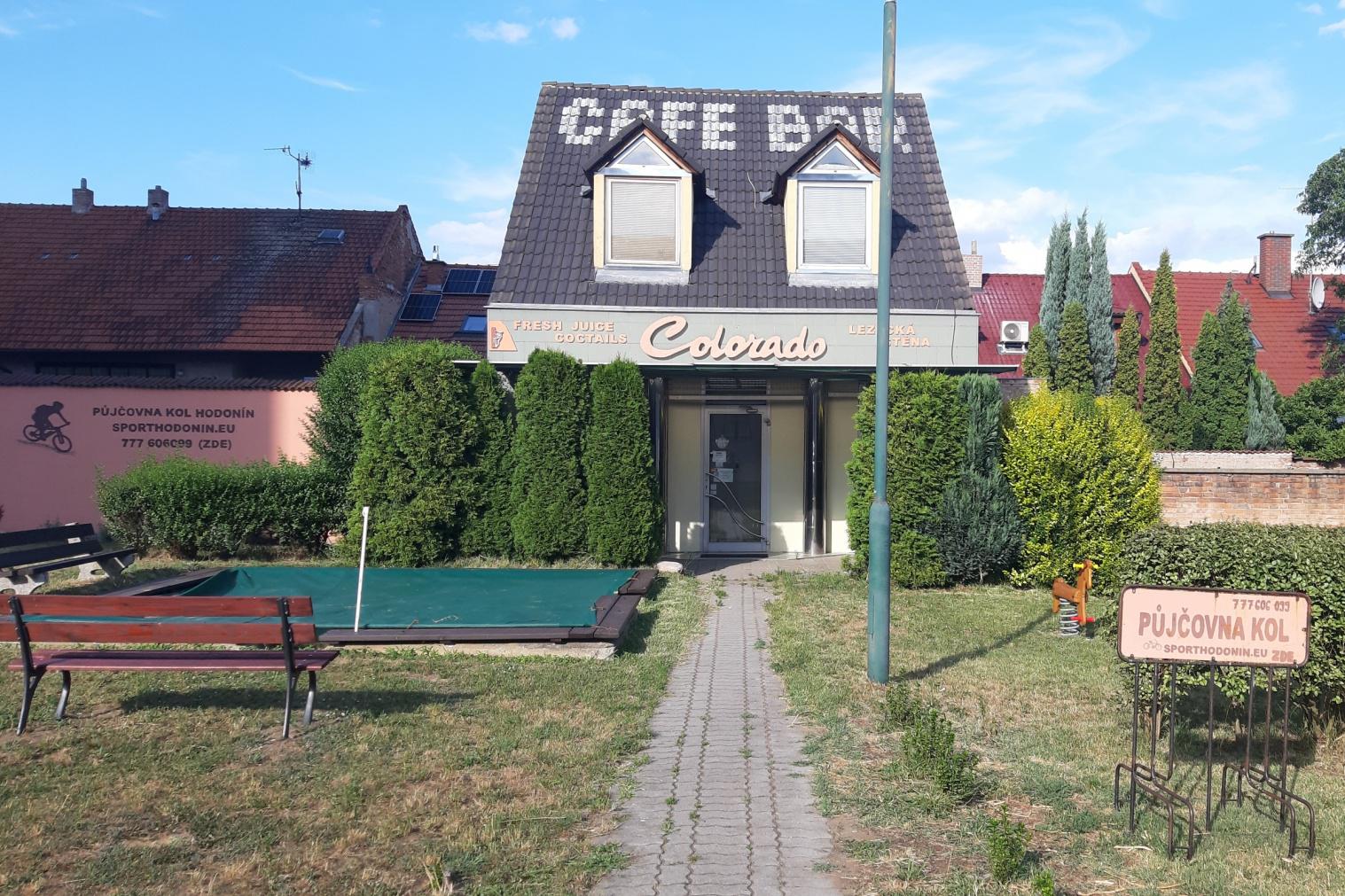 Colorado Hodonín - lezecká boulderovací stěna