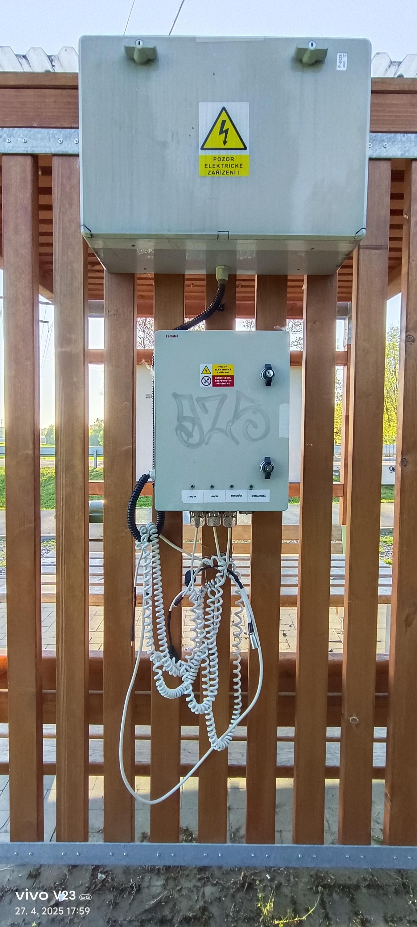 Nabíjecí stanice pro elektrokola Přístřešek Dolnostudénská foto 2