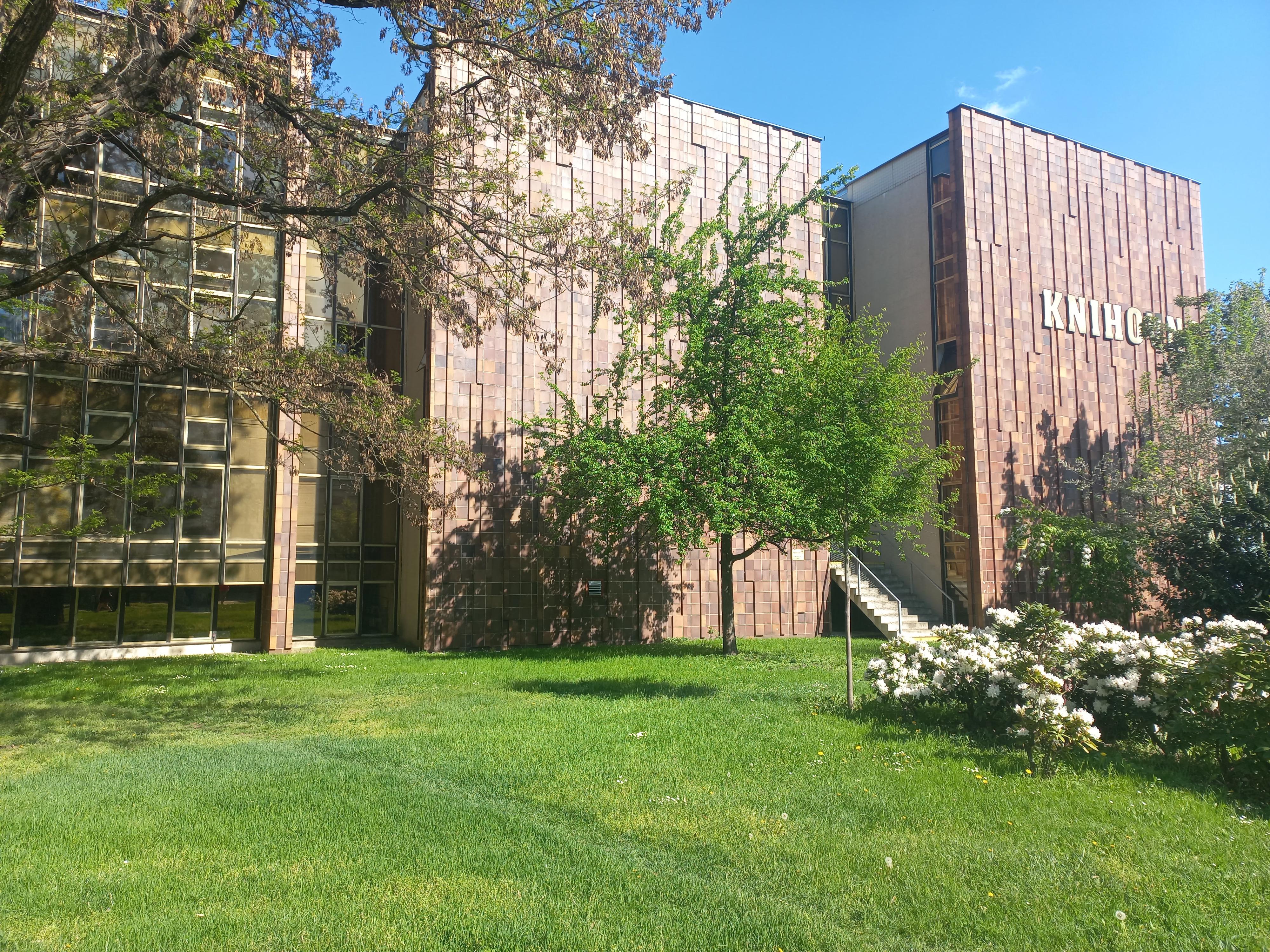 Jihočeská vědecká knihovna v Českých Budějovicích foto 4