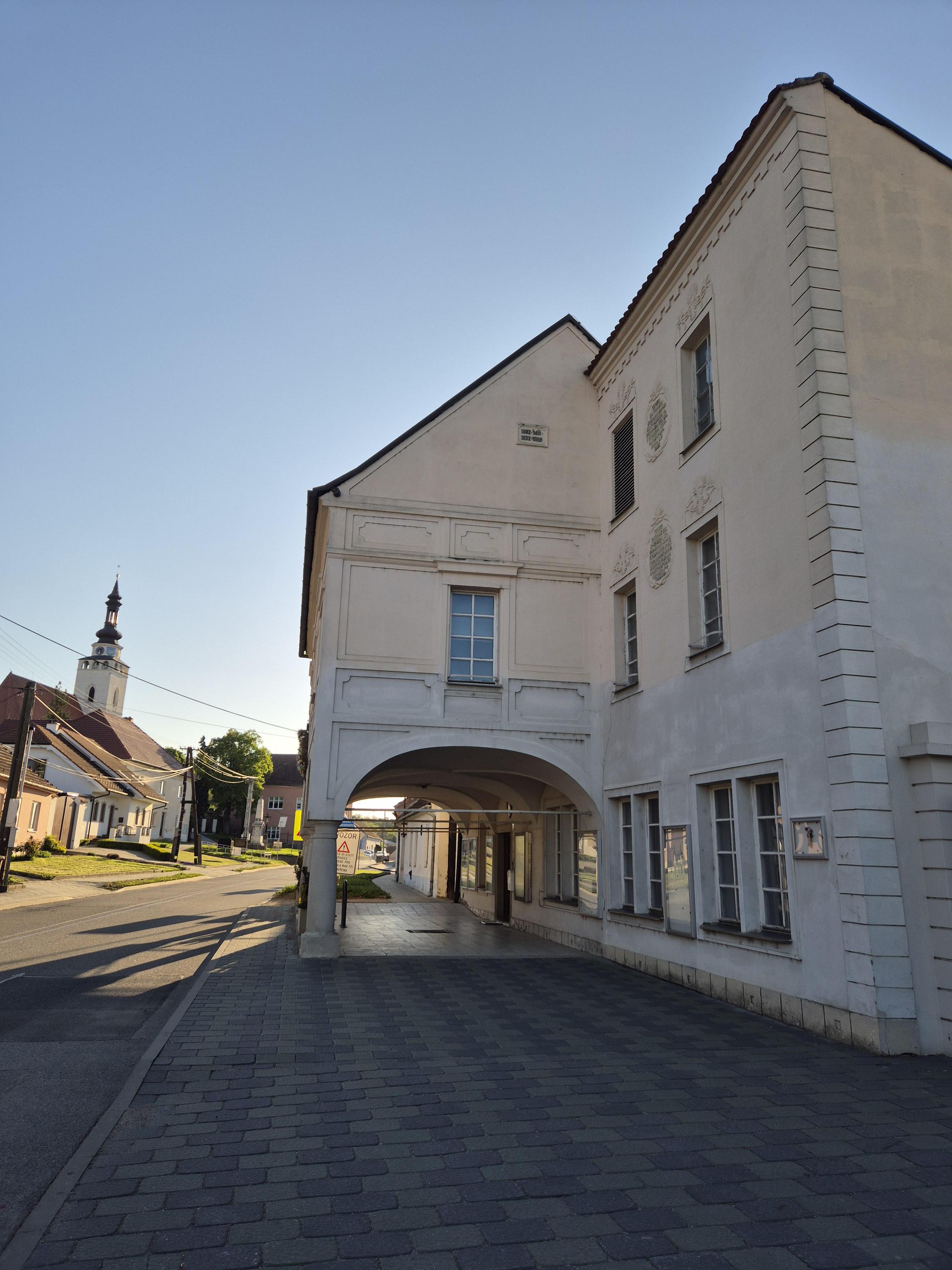 Blučina - obecní úřad foto 3
