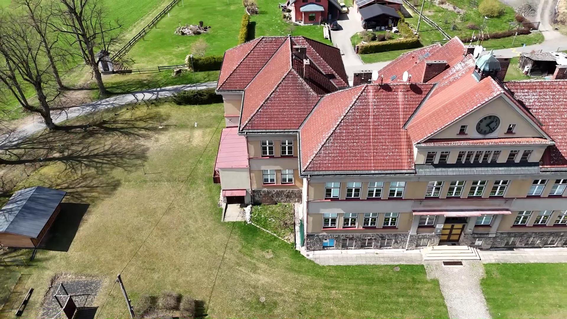 ZŠ a MŠ Jesenný foto 2