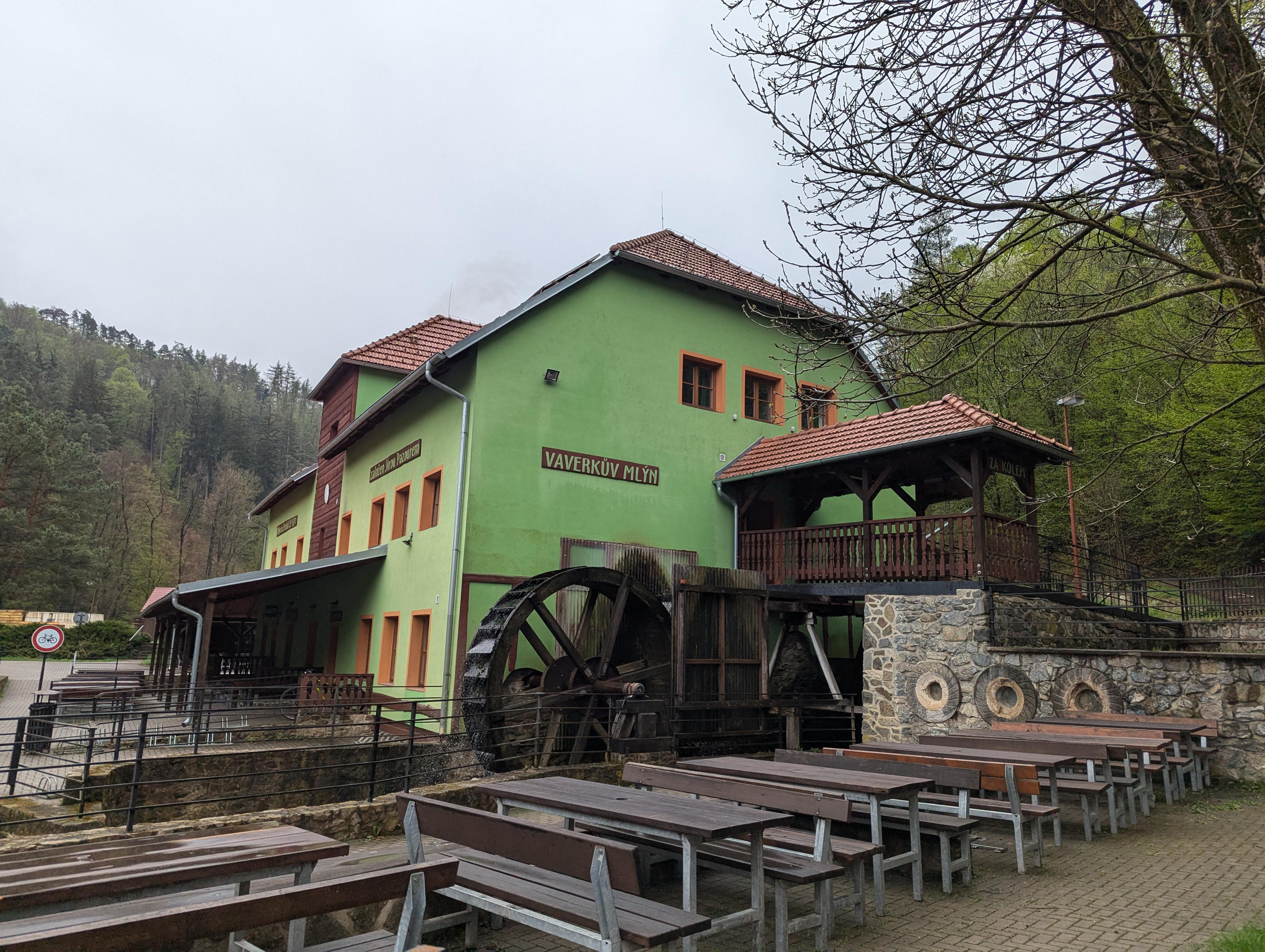 Restaurace Hálův mlýn foto 4