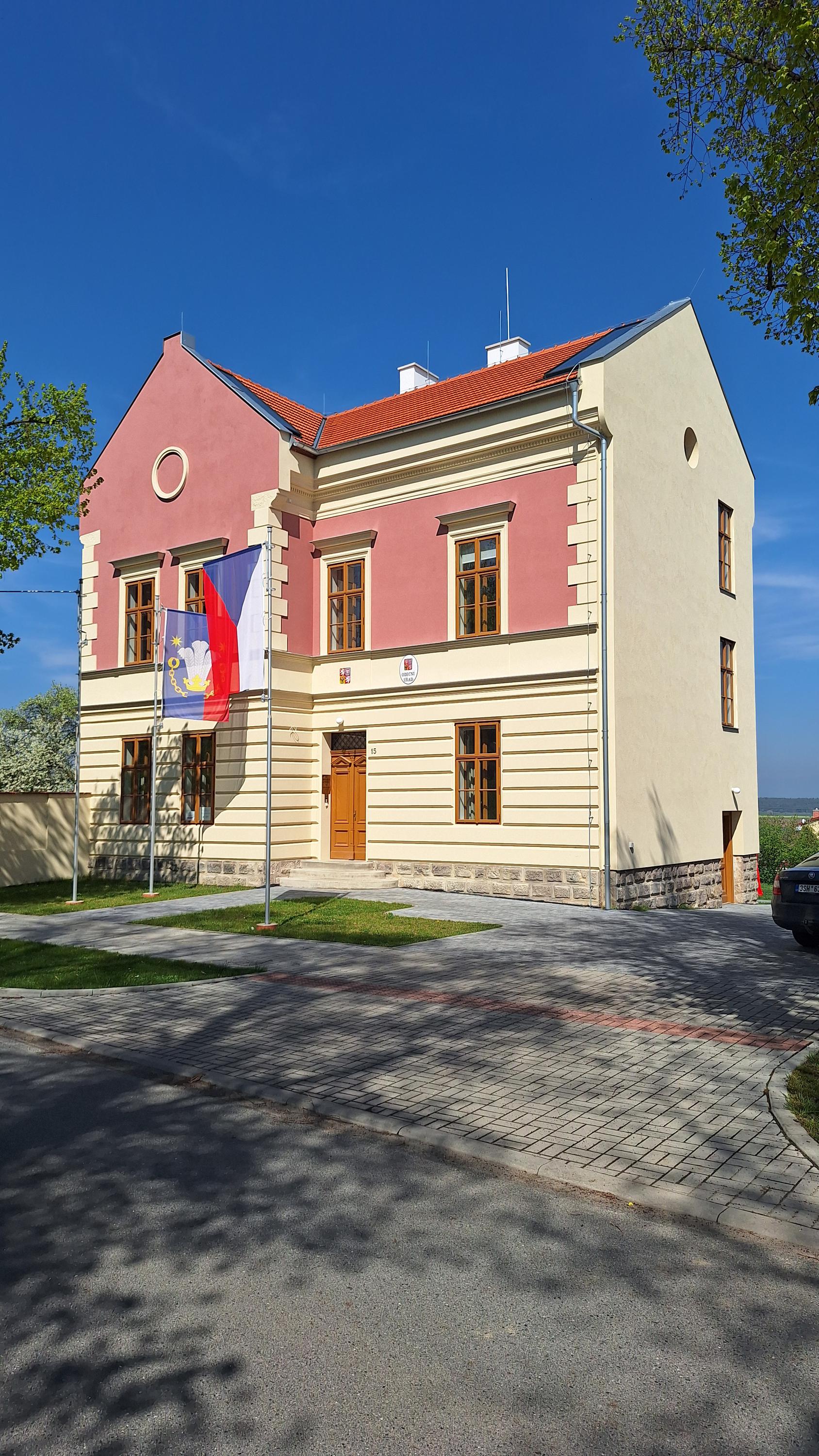 Tuřany - obecní úřad foto 2