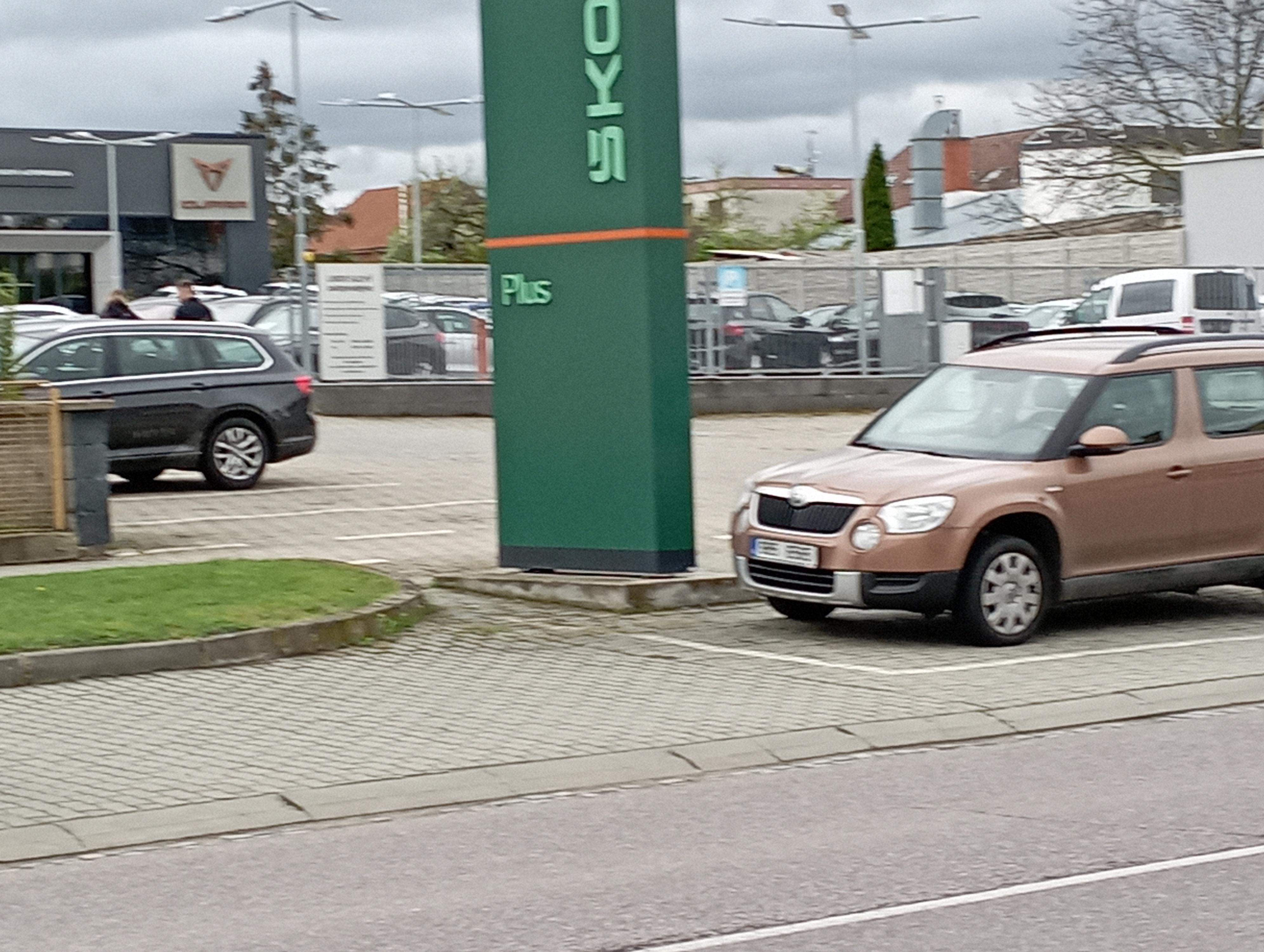 Libor Suchý, autoprodejna - Nabíjecí stanice foto 5