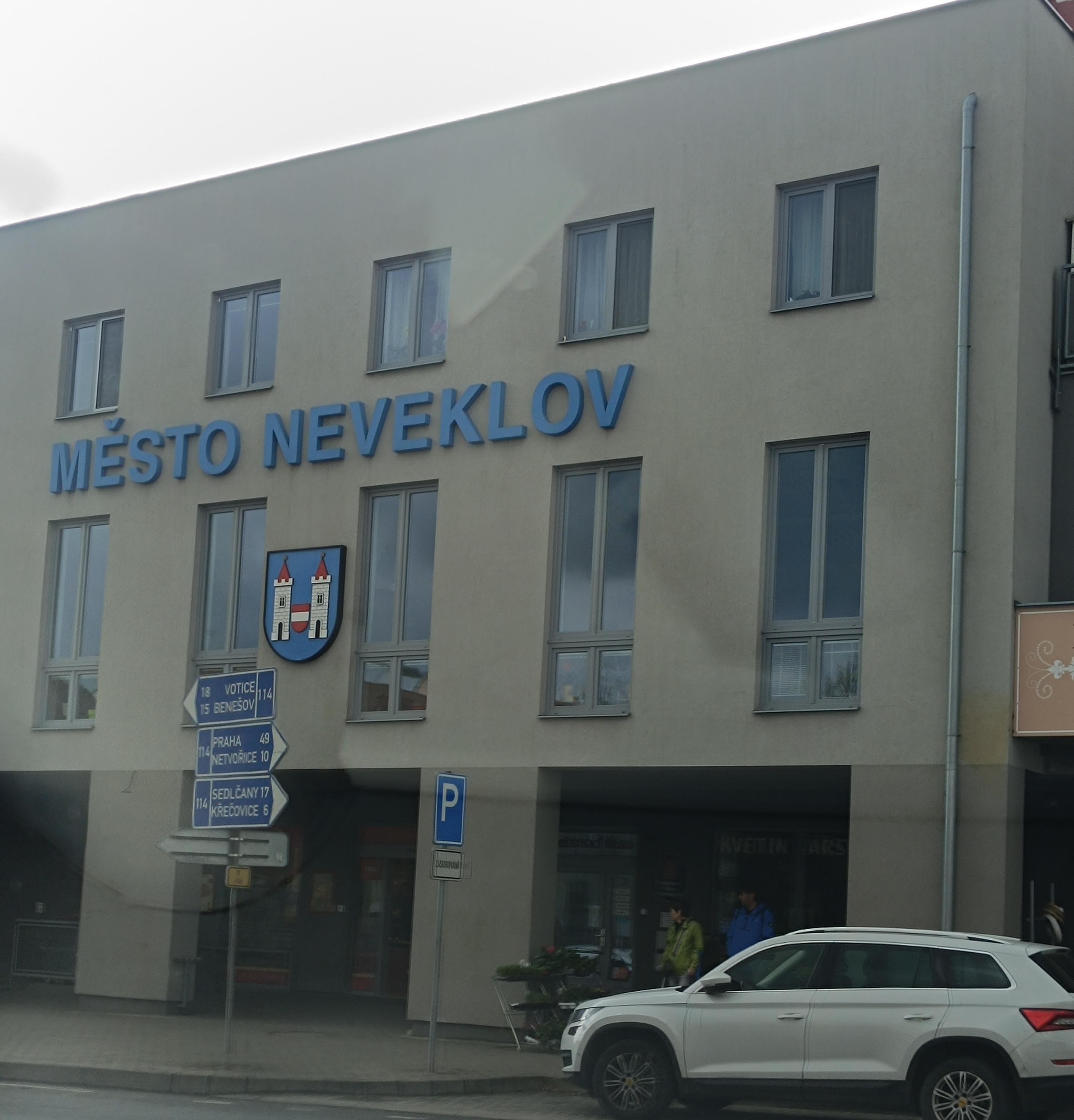 Neveklov - městský úřad foto 4
