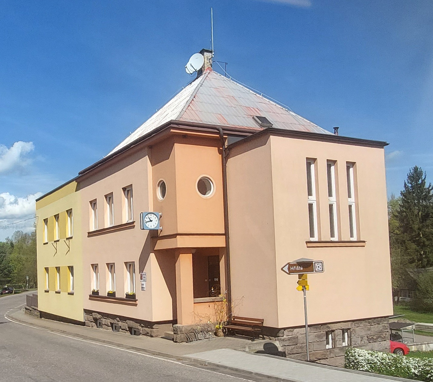 Bělá - obecní úřad foto 2