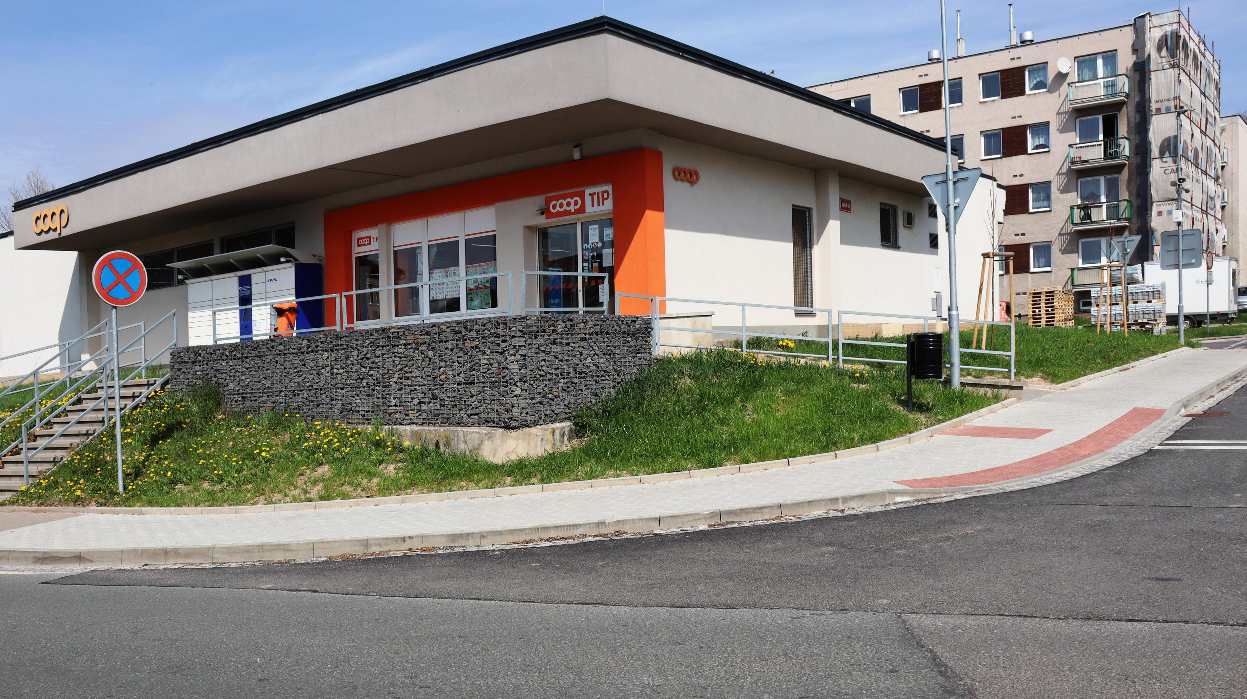 COOP Dvůr Králové n. L., družstvo foto 2