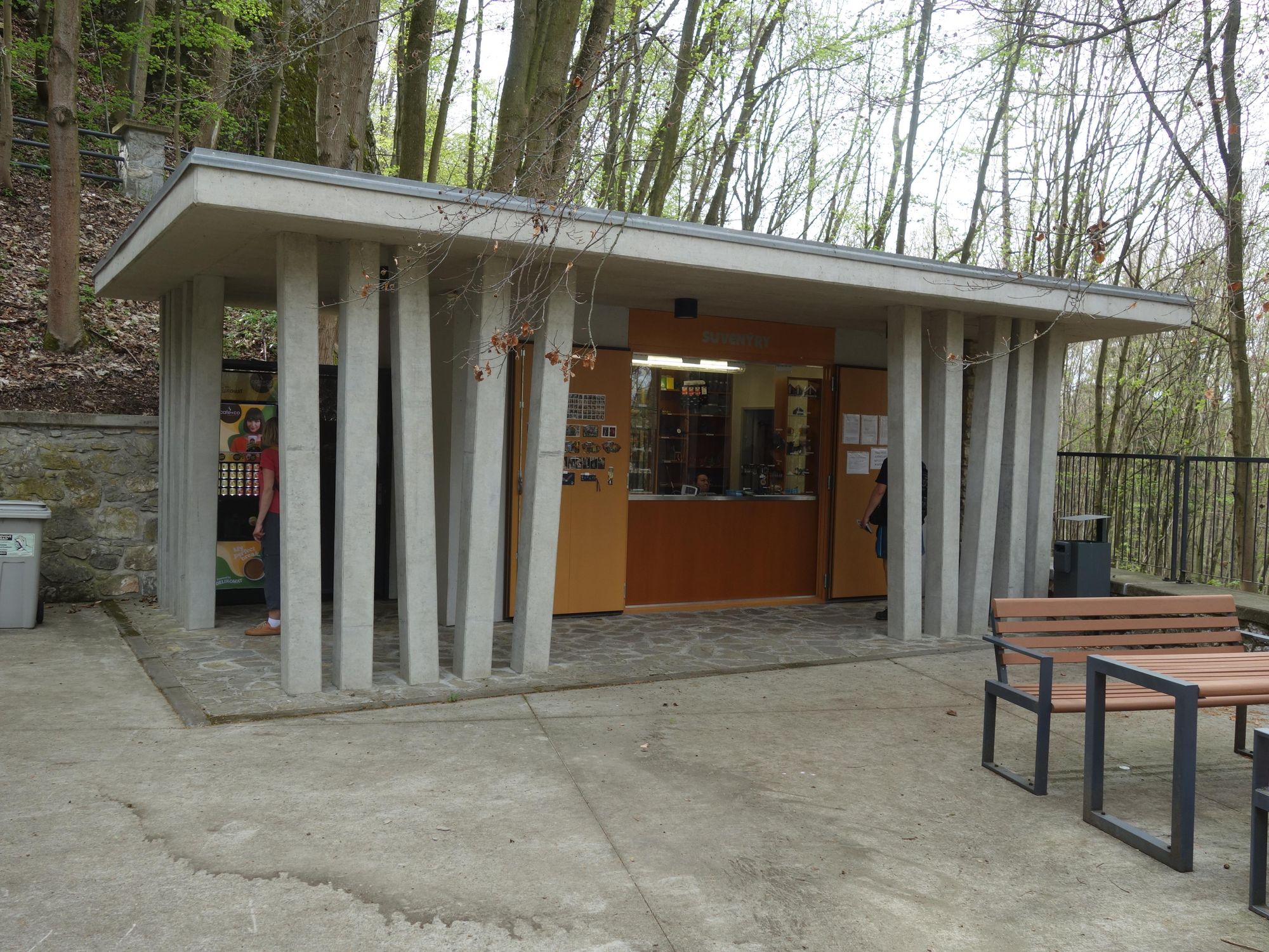 Prodej suvenýrů Javoříčské jeskyně