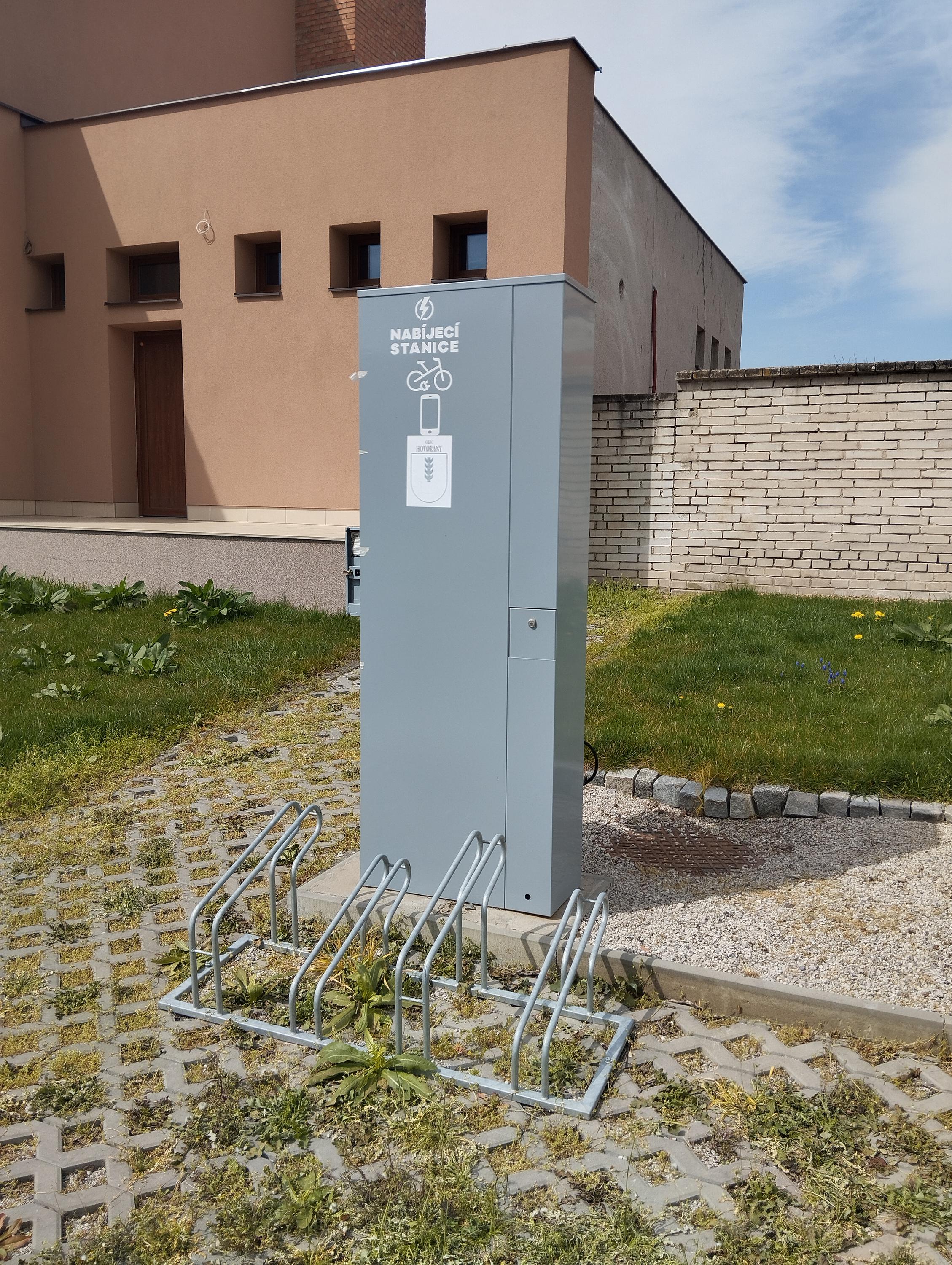 Nabíjecí stanice pro elektrokola a mobilní zařízení foto 5