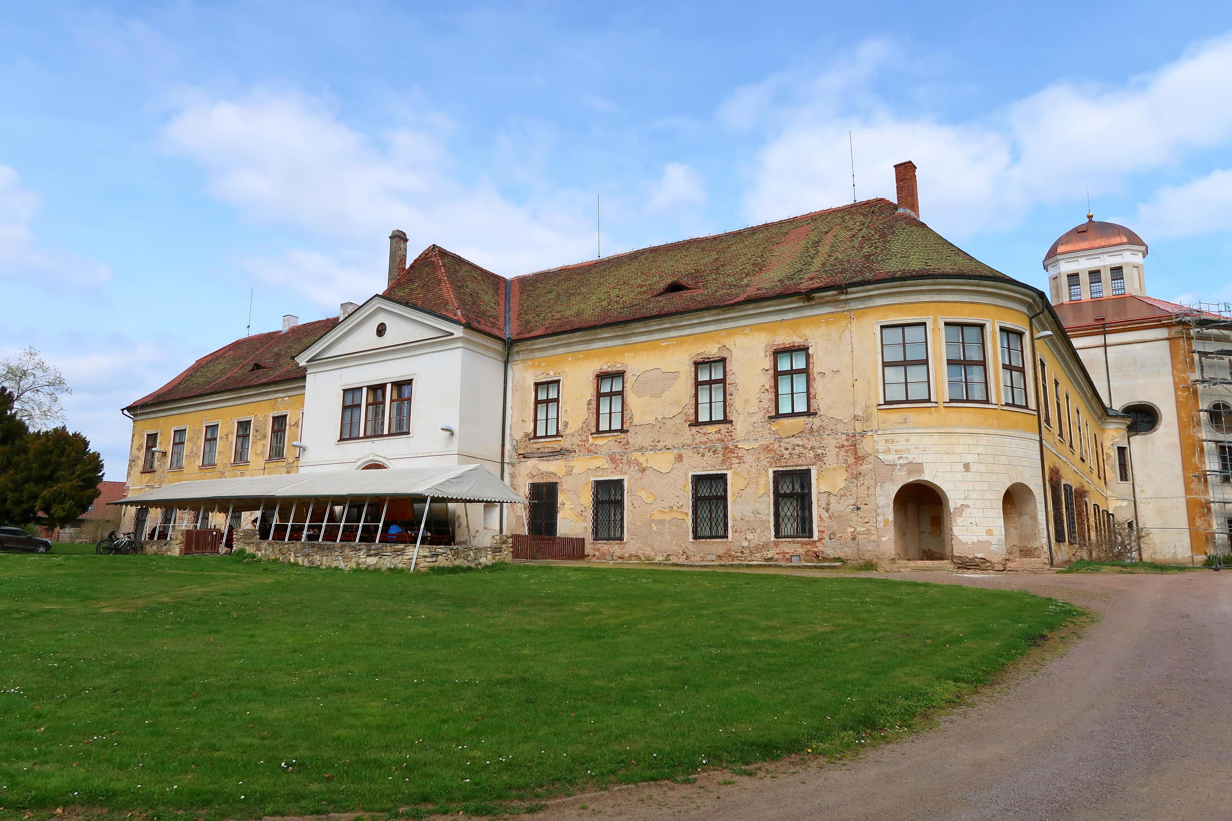 Restaurace Zámek Choltice foto 2
