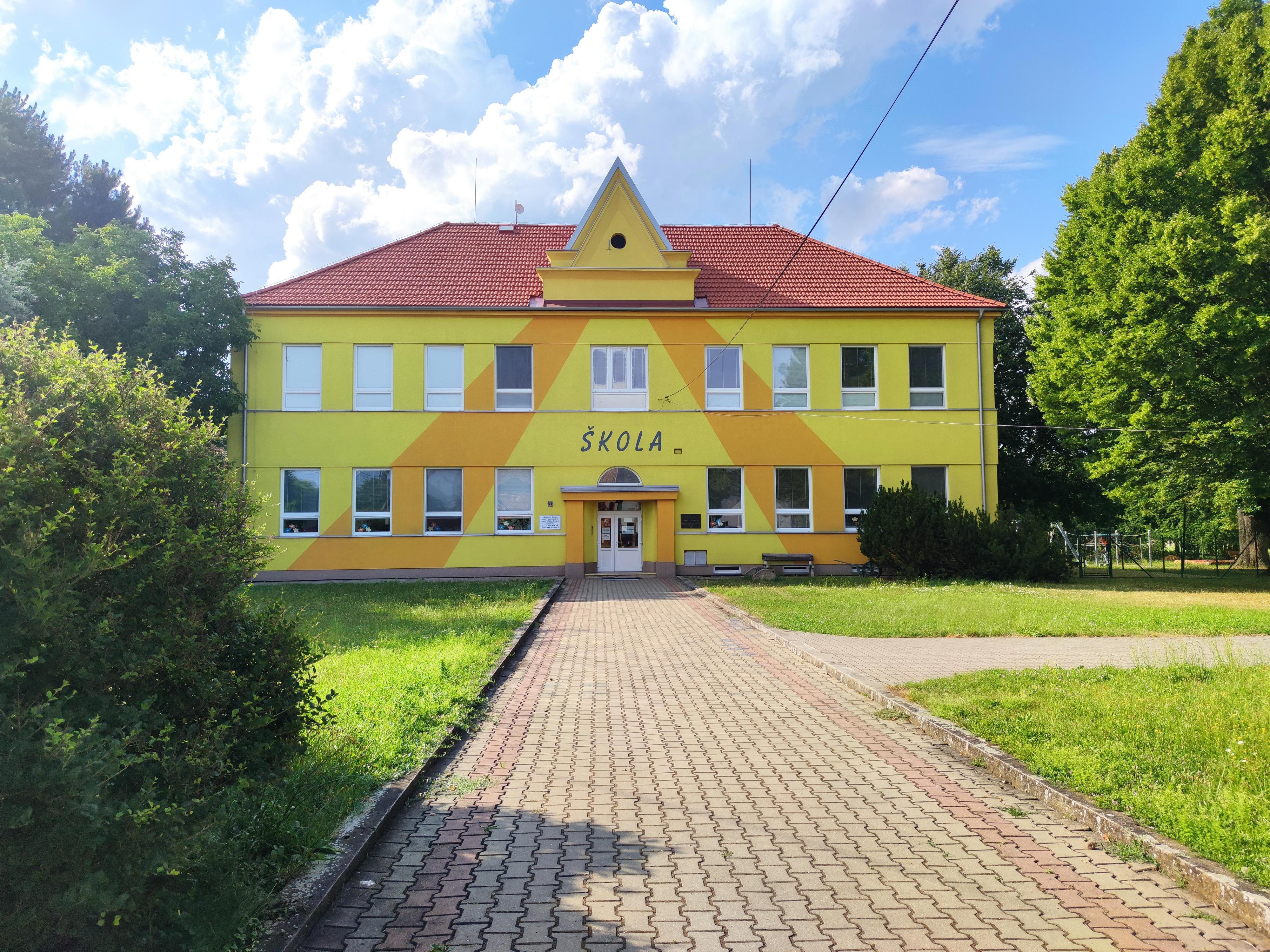 Základní škola Zdeny Kaprálové a Mateřská škola Vrbátky foto 2
