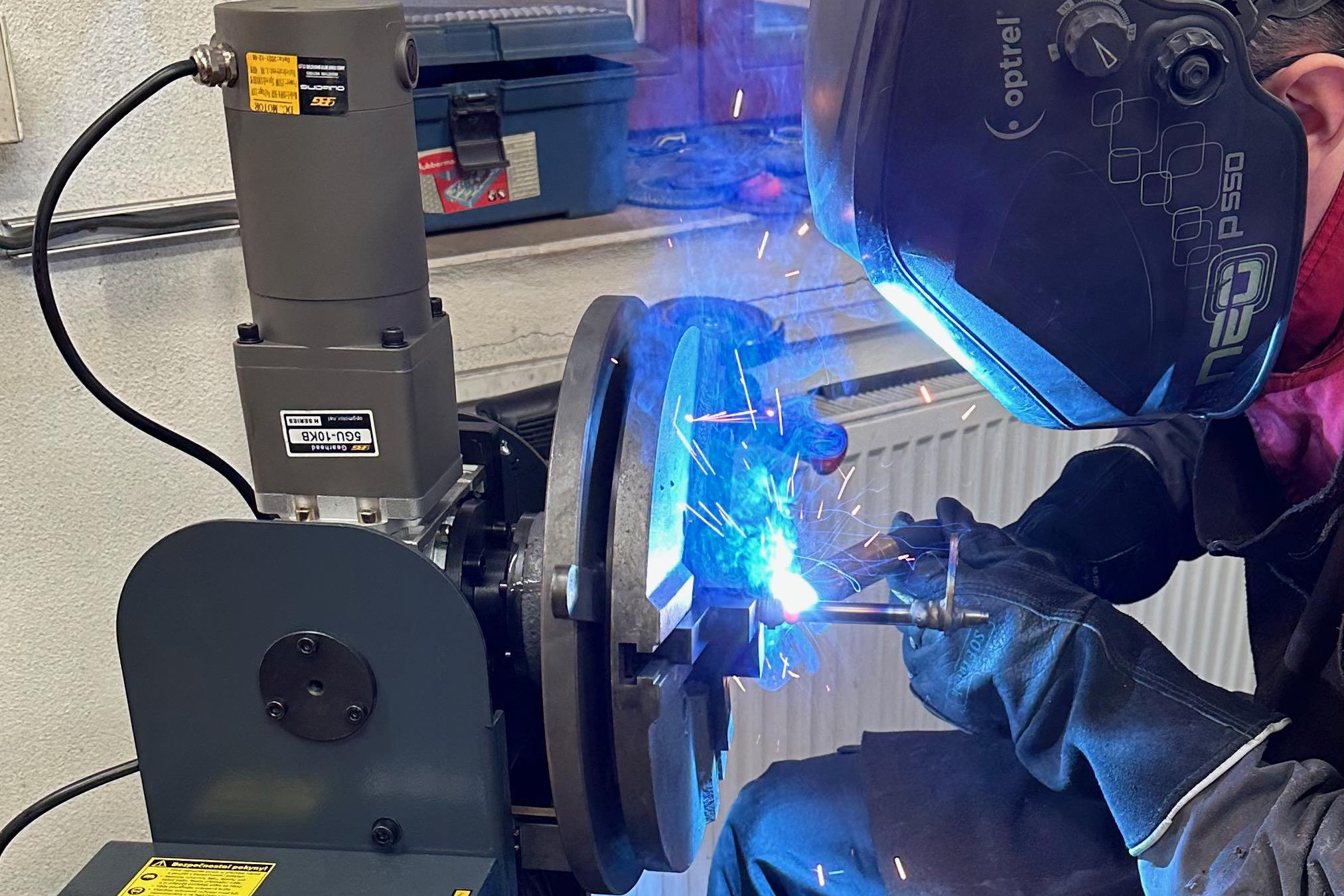 TIG/MAG sváření, broušení a vrtání kovů