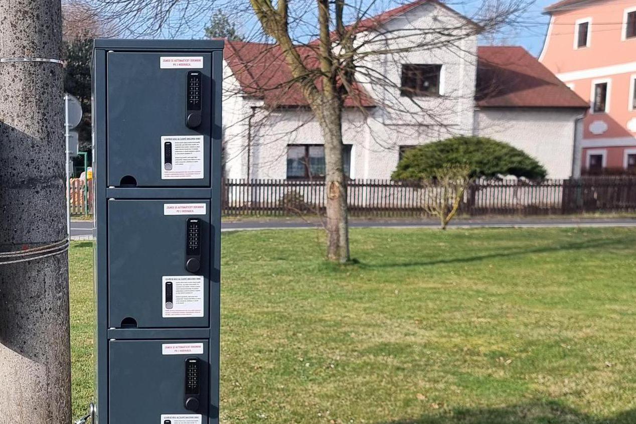 Nabíjecí stanice pro elektrokola a mobilní zařízení Etron Czech