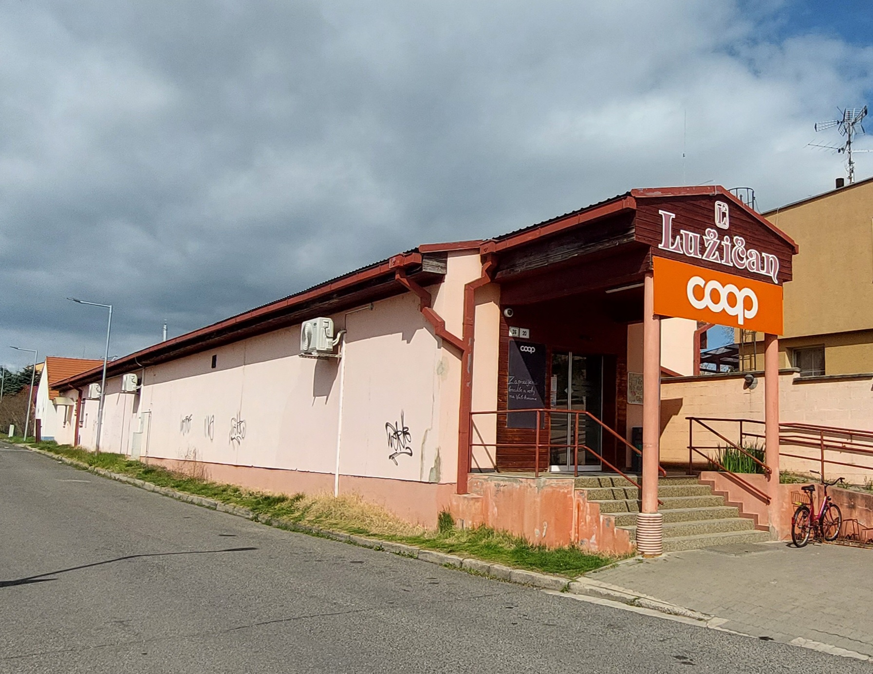 Jednota, spotřební družstvo v Hodoníně - COOP