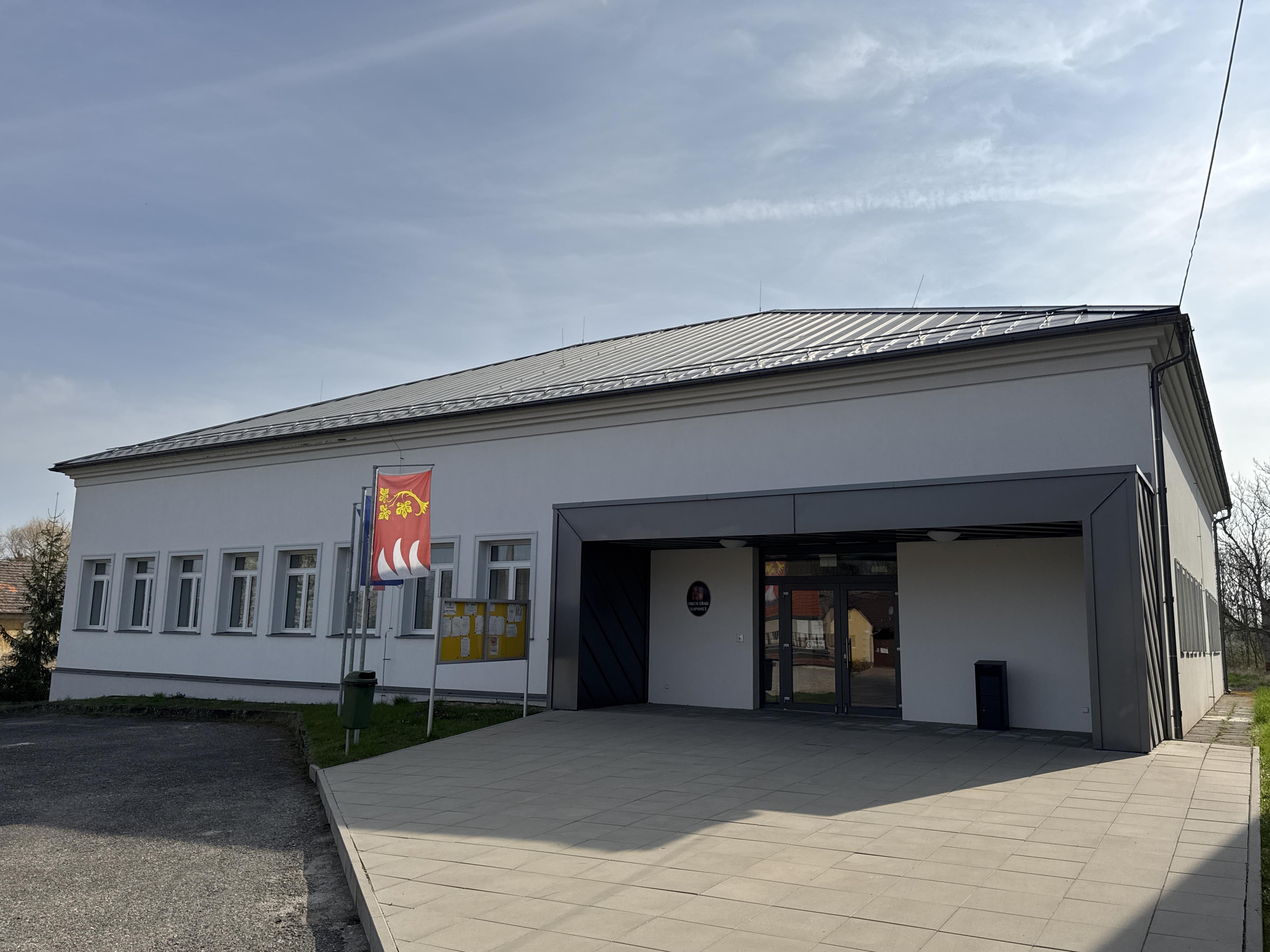 Šlapanice - obecní úřad foto 2