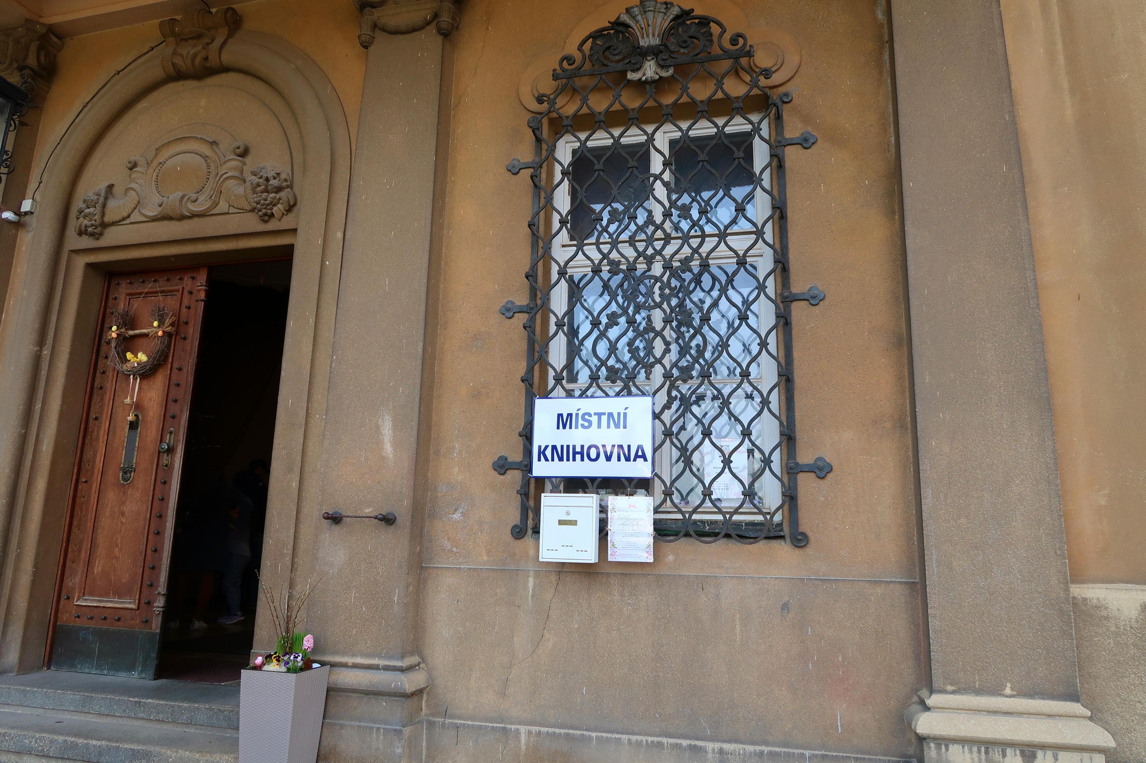 Místní knihovna Hrochův Týnec foto 3