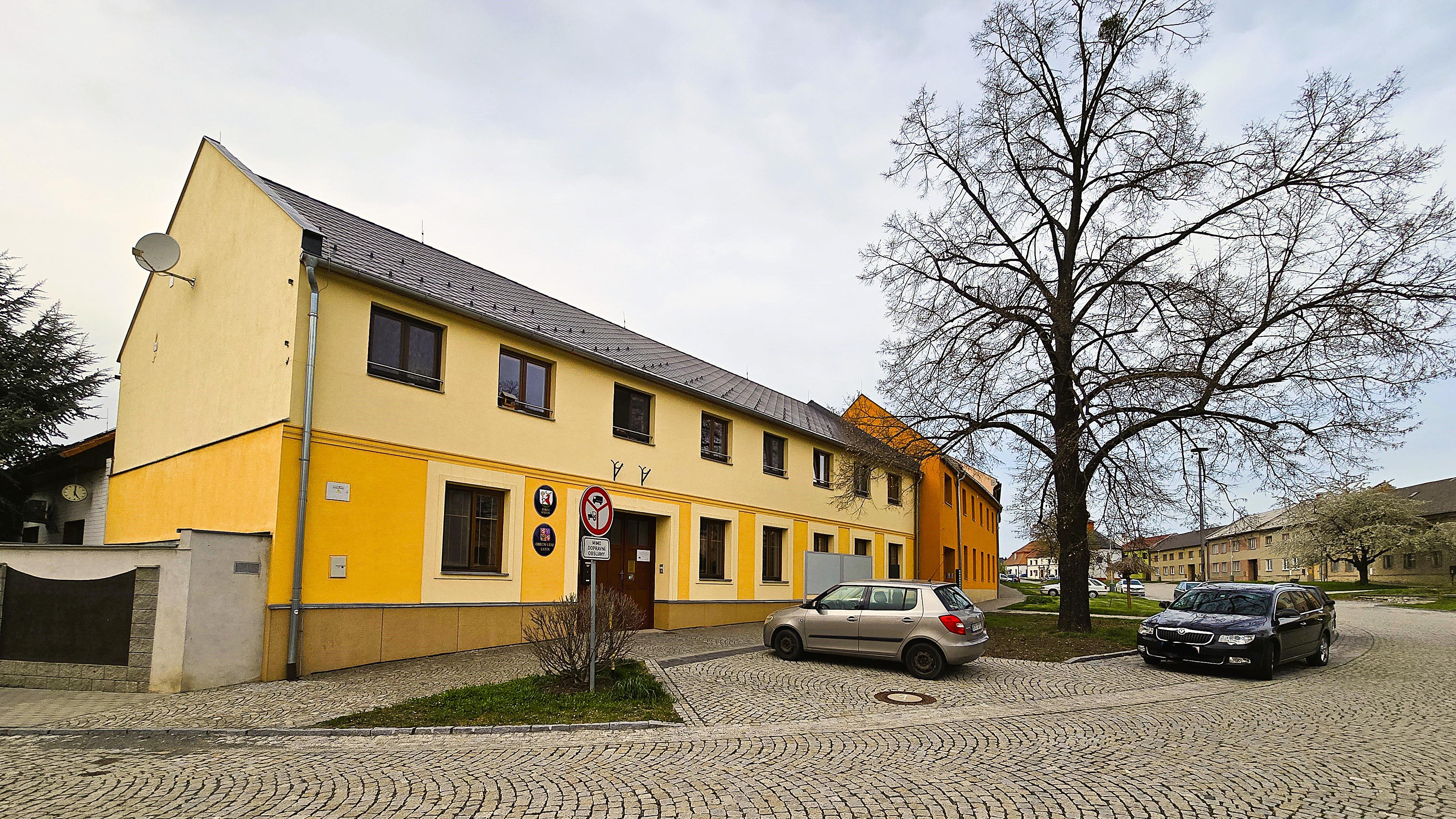 Ústín - obecní úřad foto 6