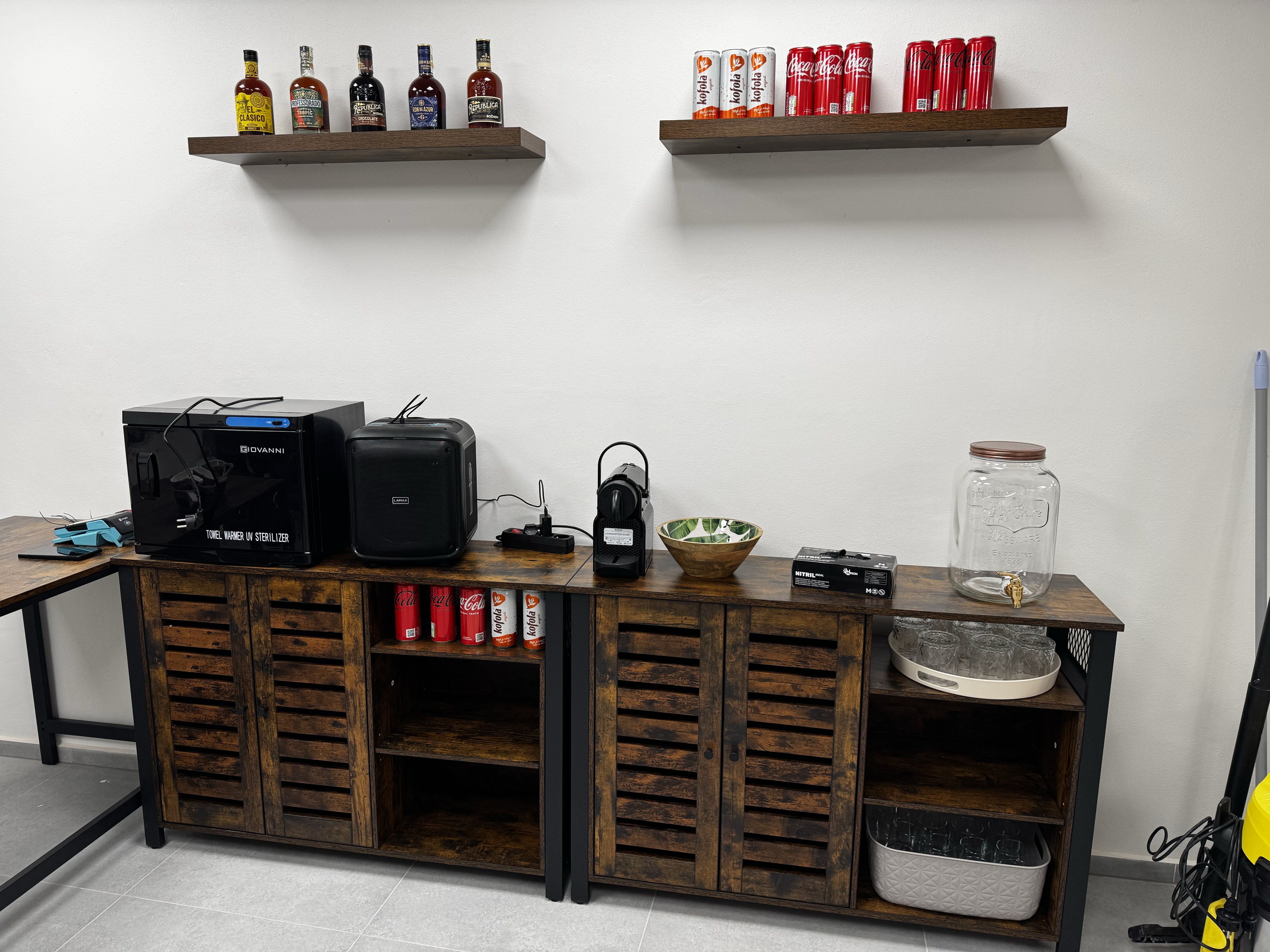 Rayvee's Barbershop foto 4
