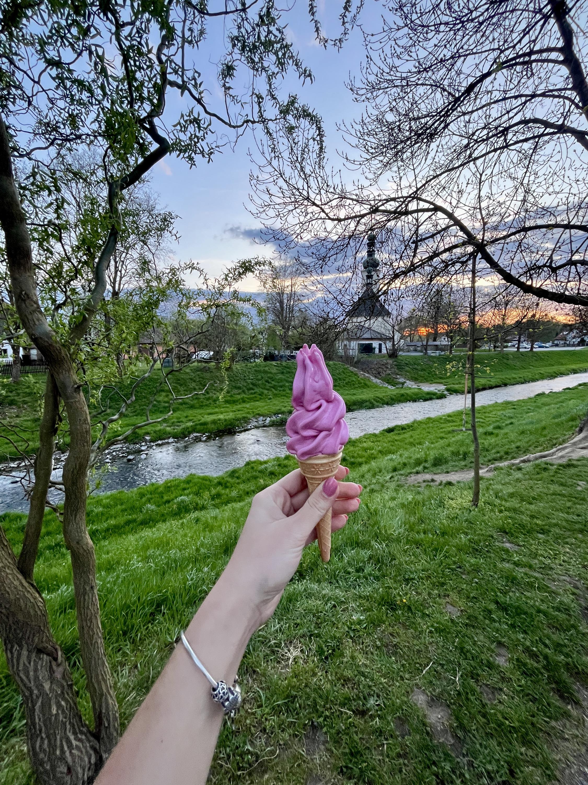 Zmrzlina u Hřiště foto 3