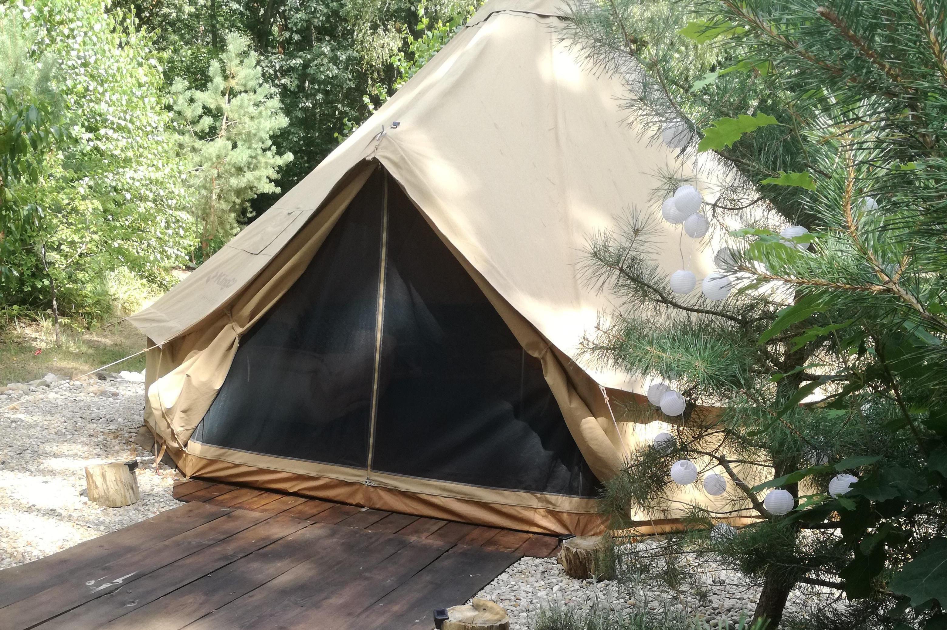 Glampingový stan v Kerském lese