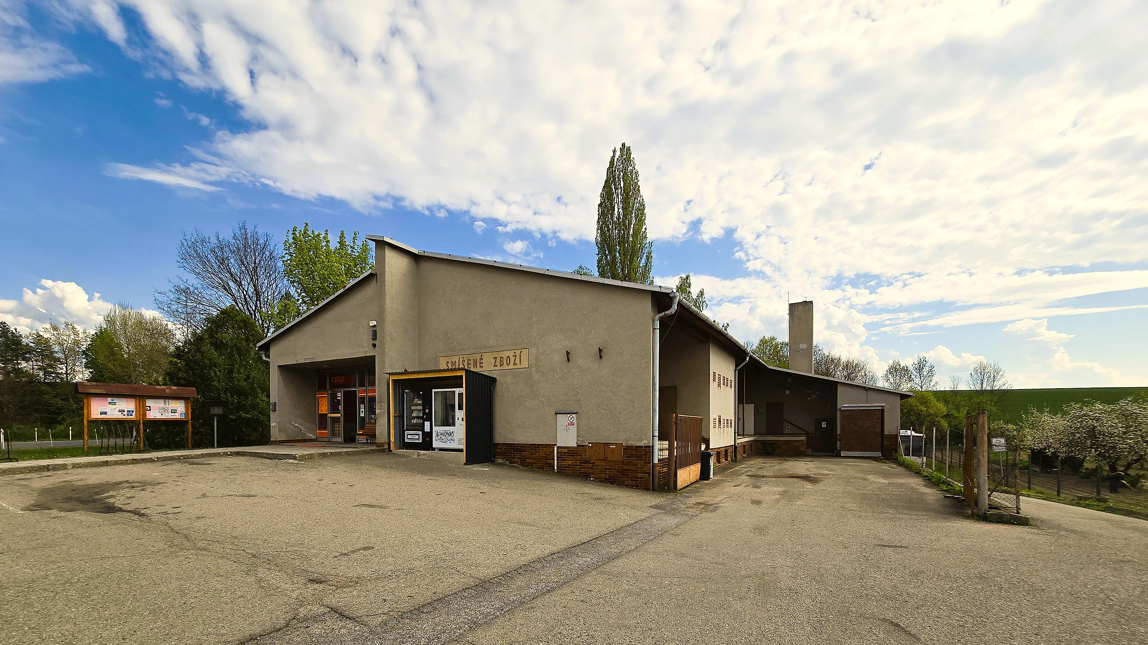 Potraviny U Dálnice - COOP HB