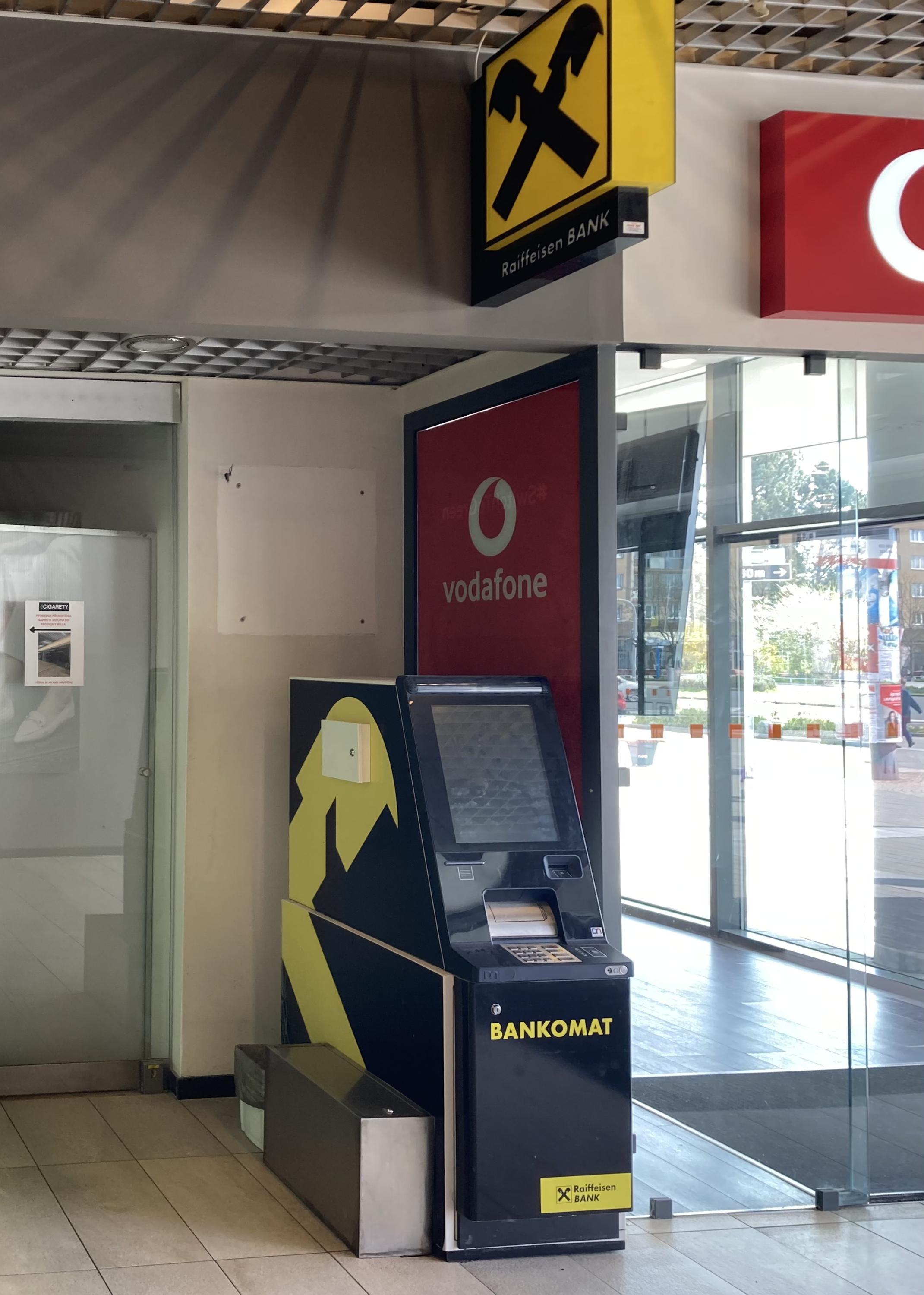 Raiffeisenbank - bankomat foto 2