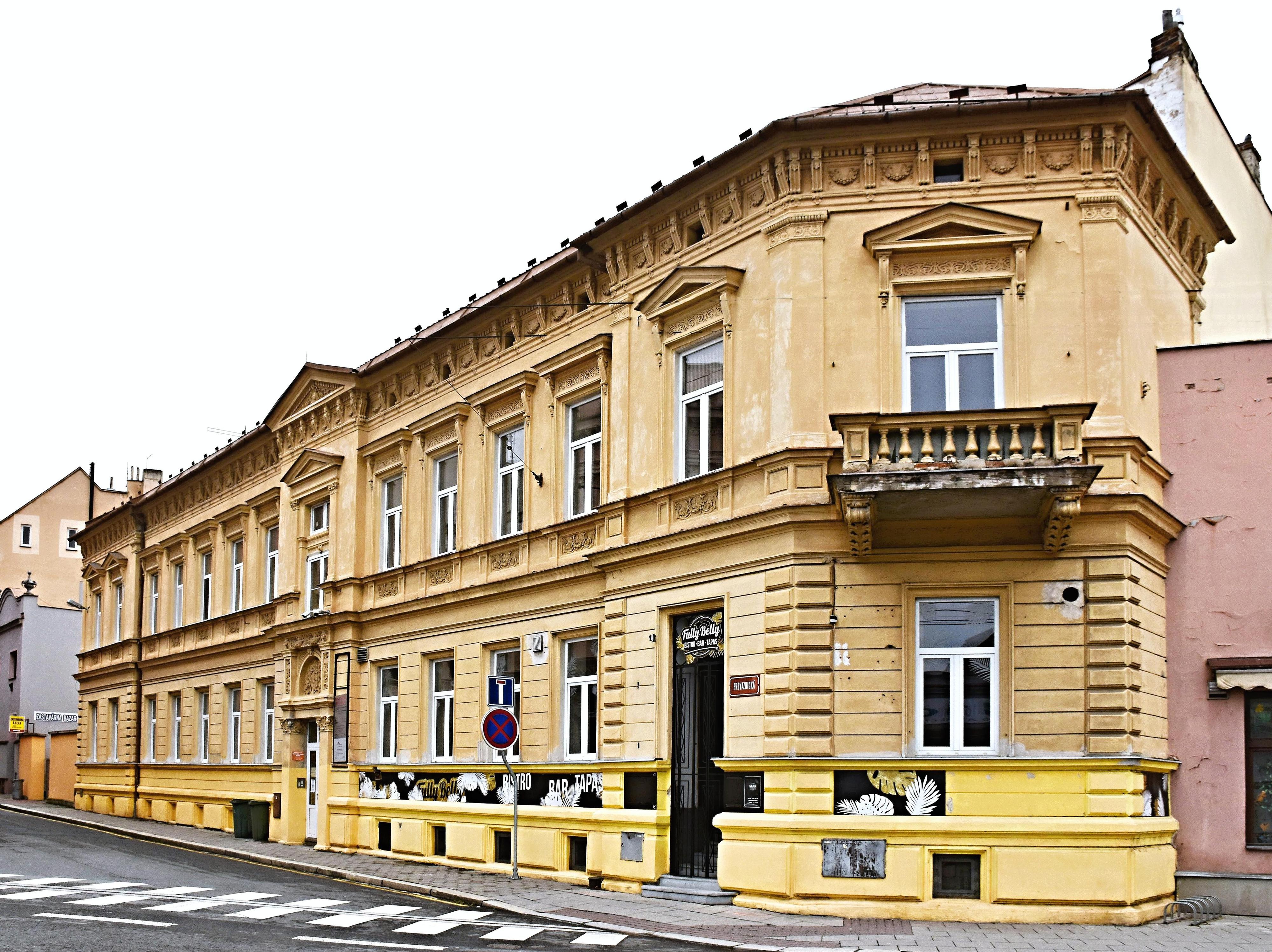 Fully Belly - Bistro, Tapas bar & Food Truck