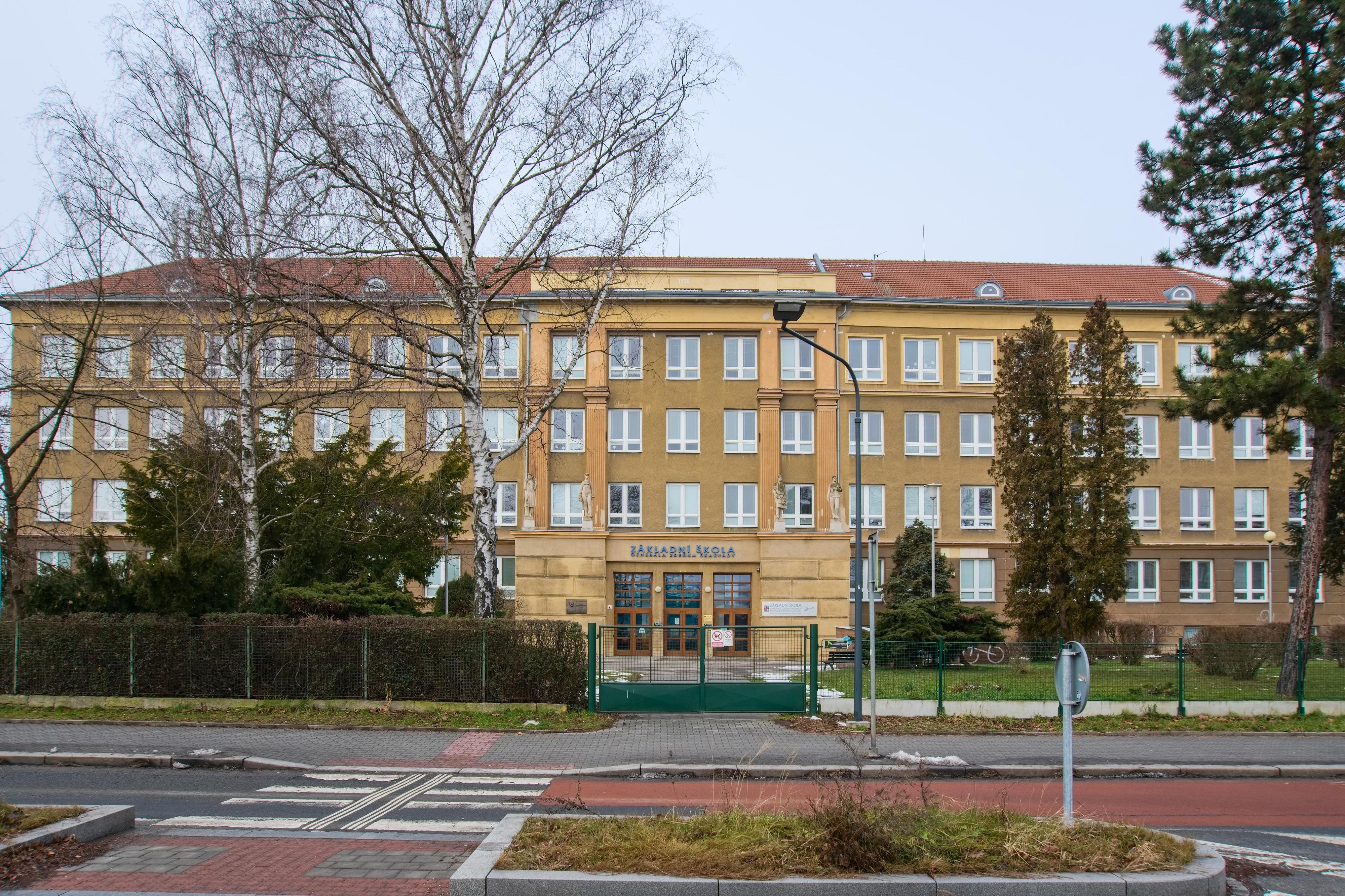 ZŠ generála Zdeňka Škarvady foto 2