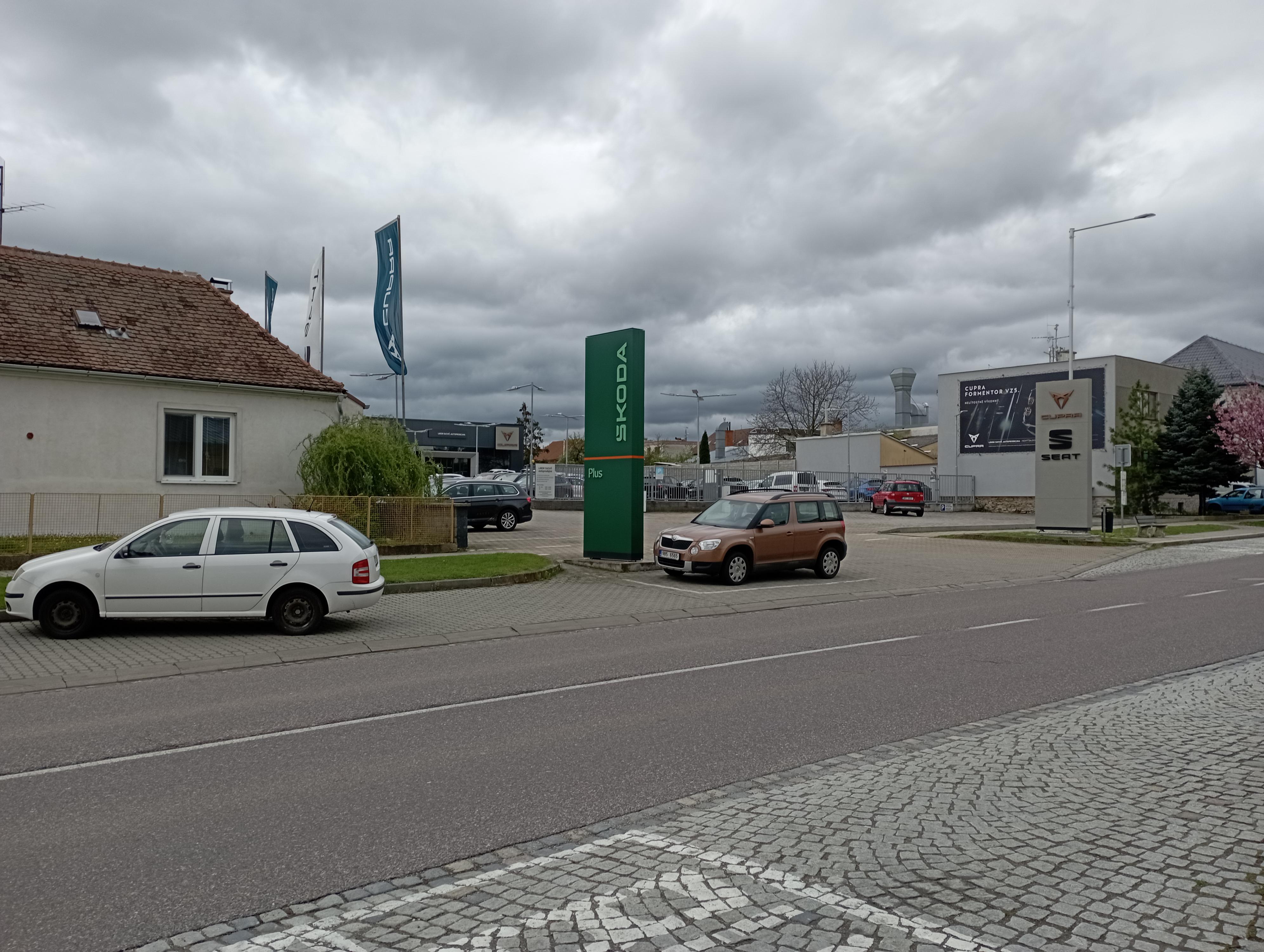 Libor Suchý, autoprodejna - Nabíjecí stanice foto 3