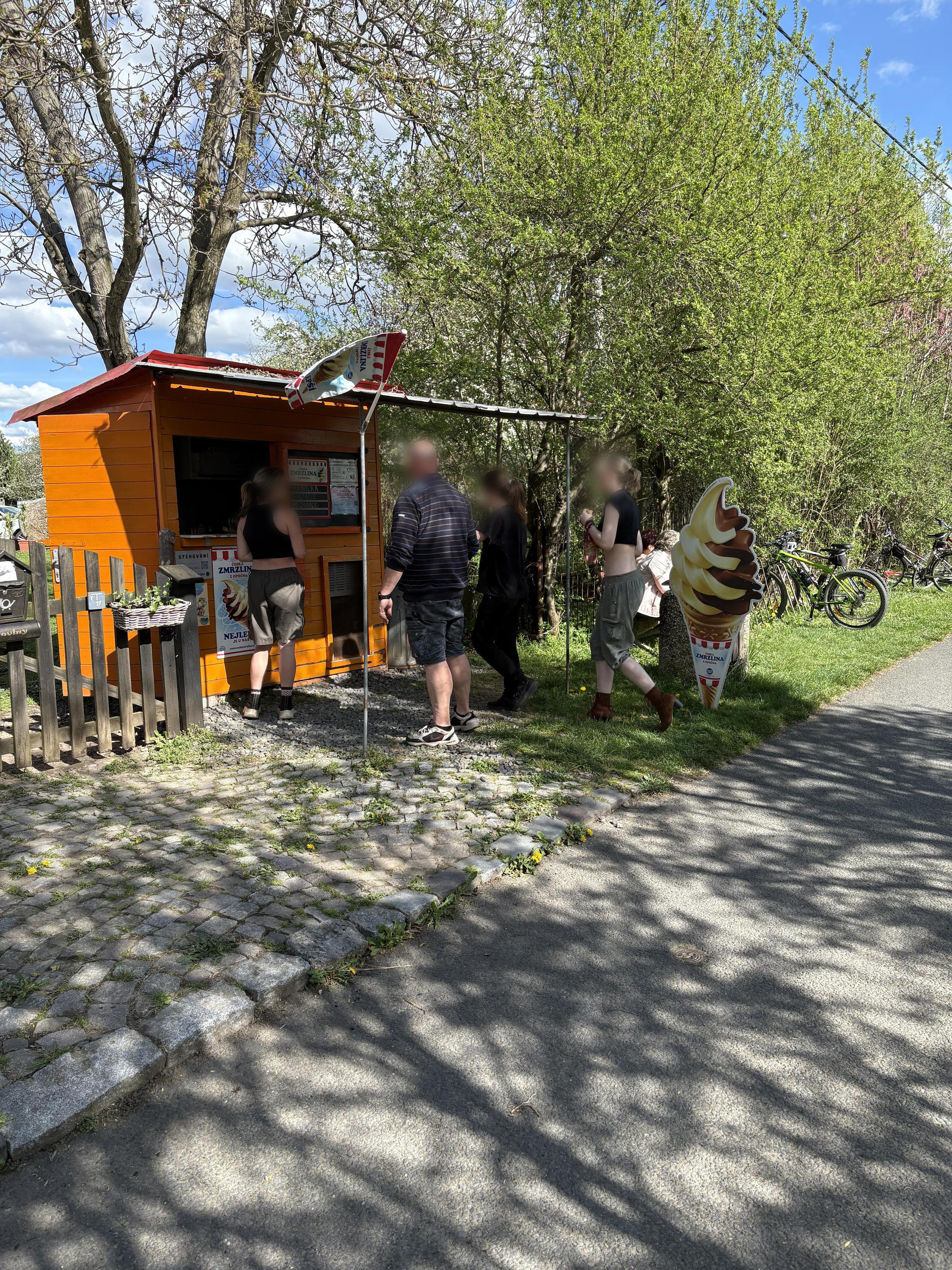 Zmrzlina u Hřiště foto 4