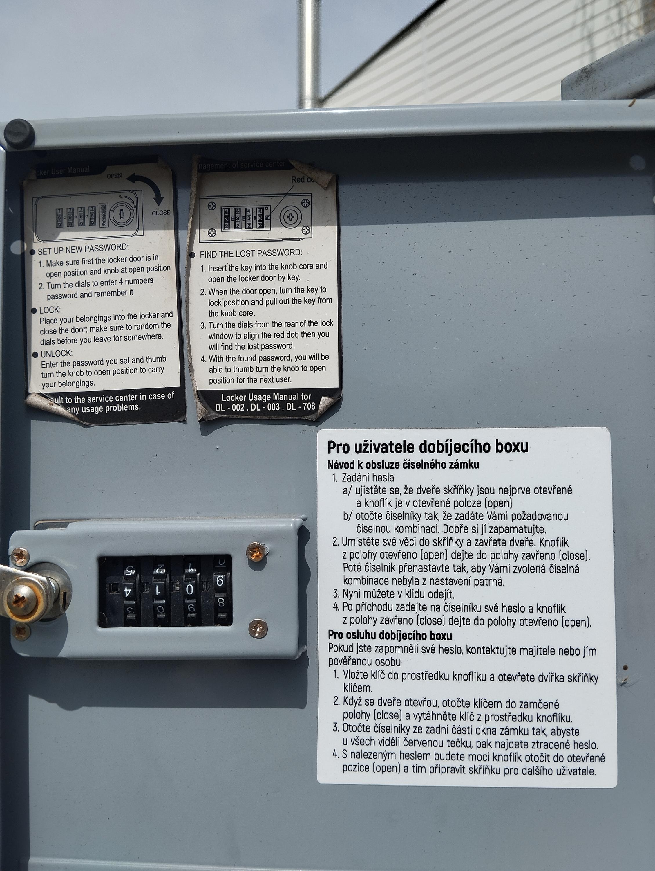 Nabíjecí stanice pro elektrokola a mobilní zařízení foto 3