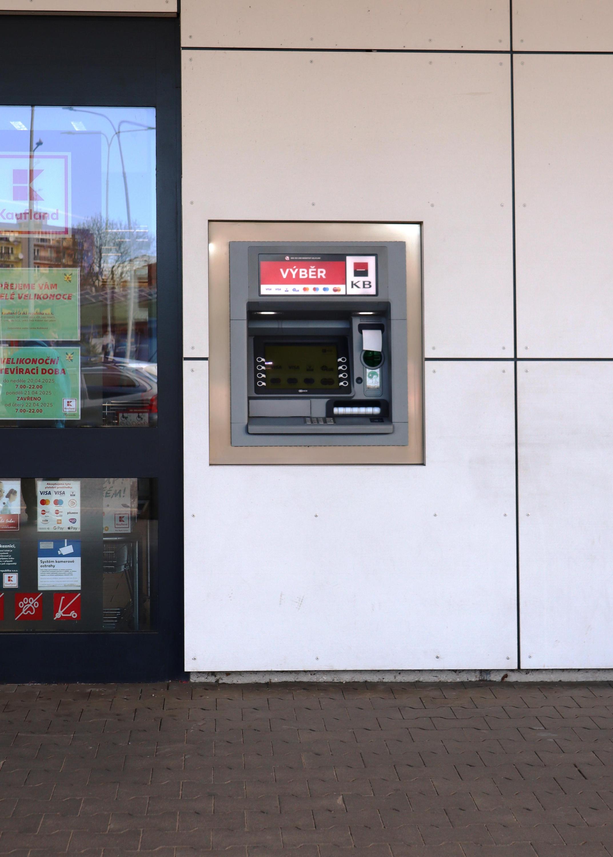 Bankomat Komerční banky foto 2