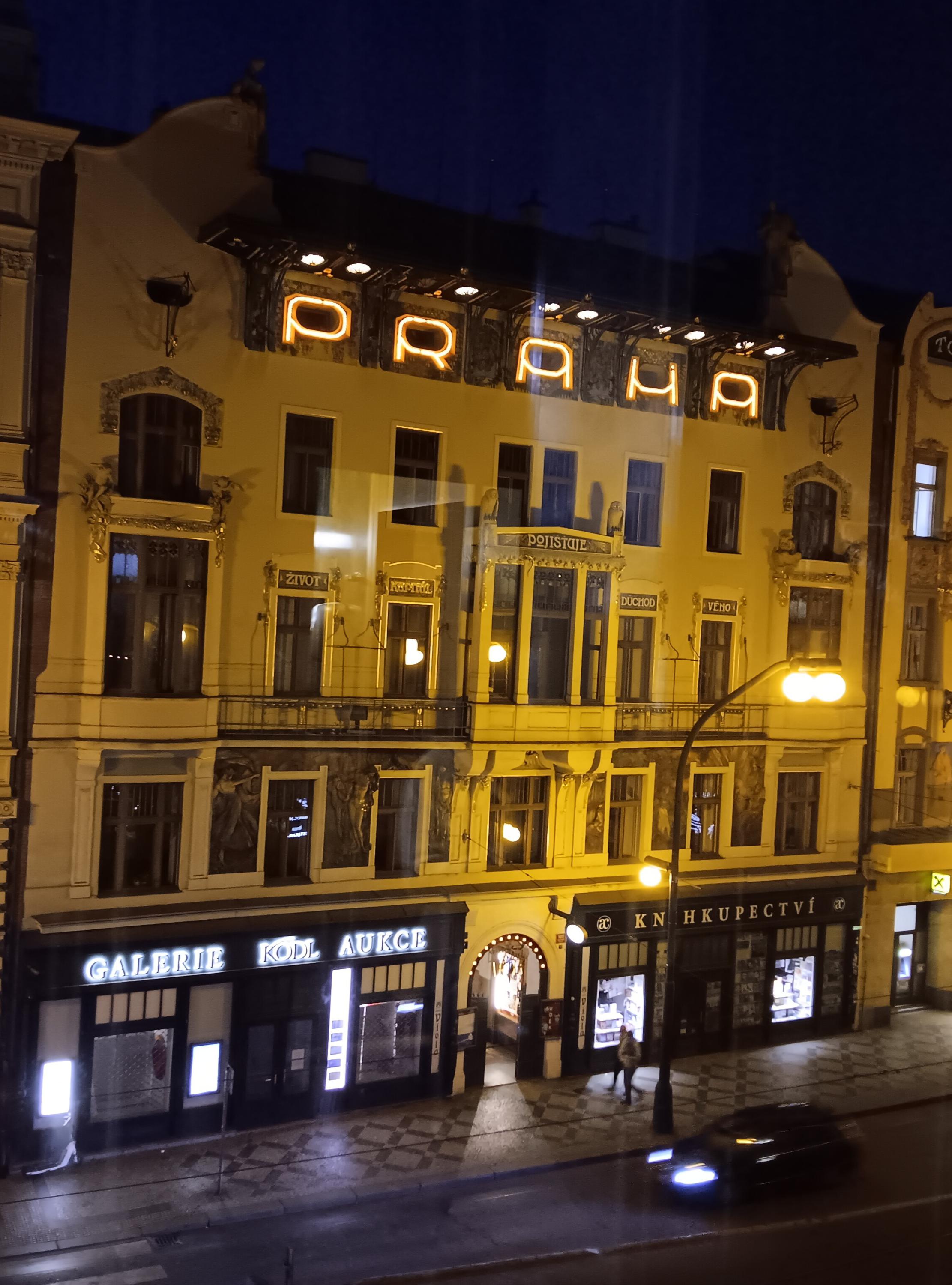 Knihkupectví Academia foto 3